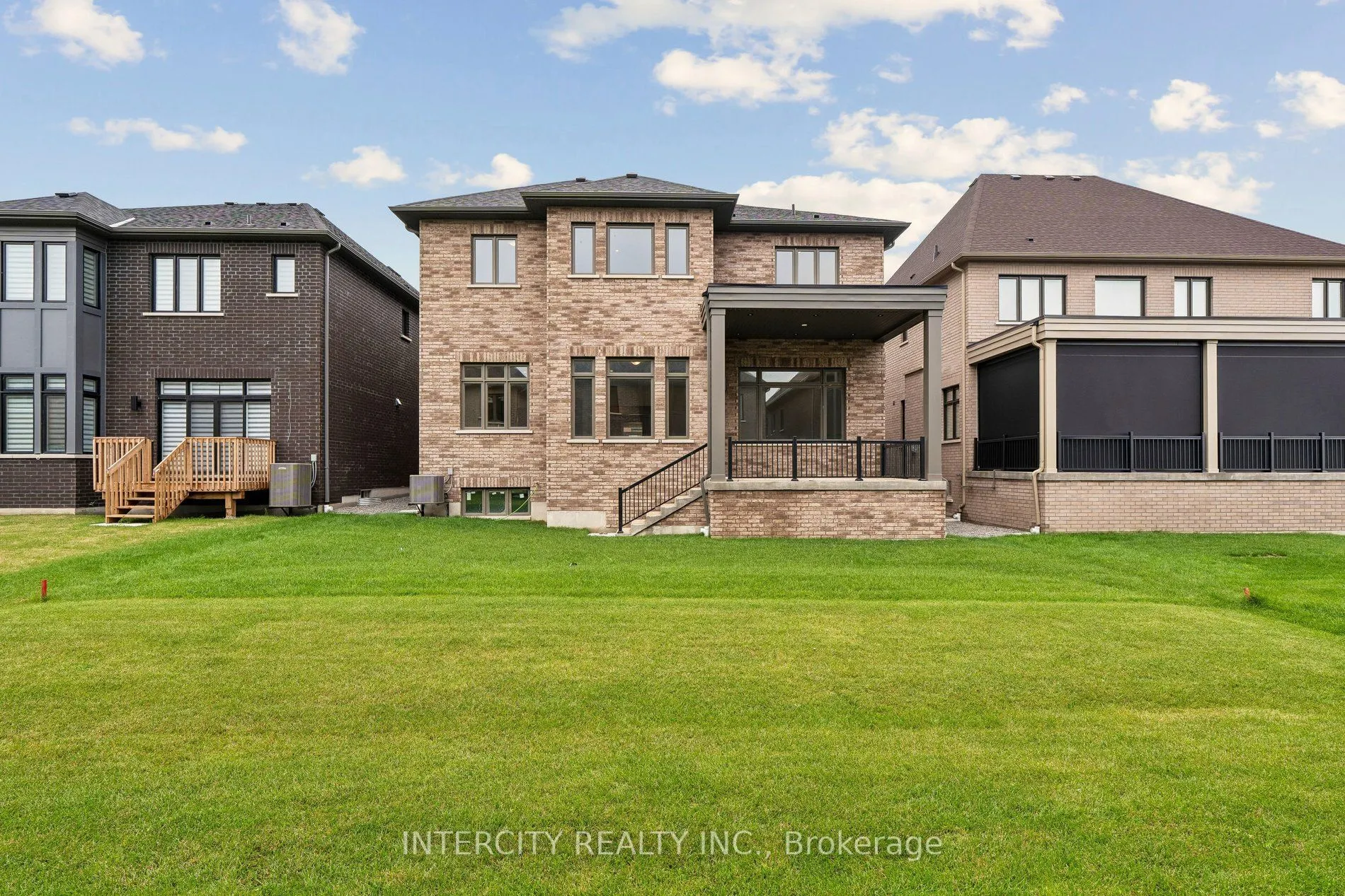 17 Garriock Hall Avenue