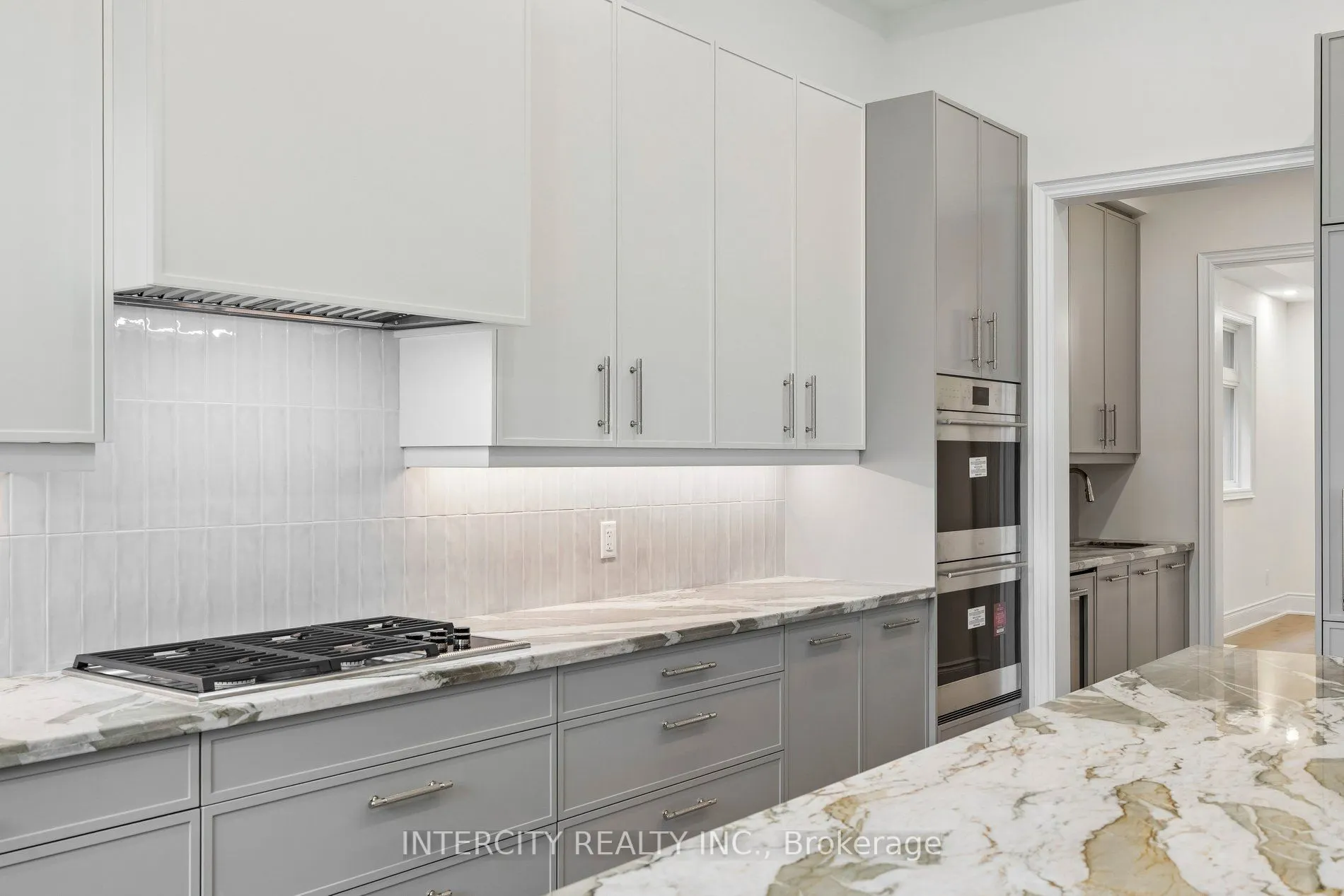 17 Garriock Hall Avenue