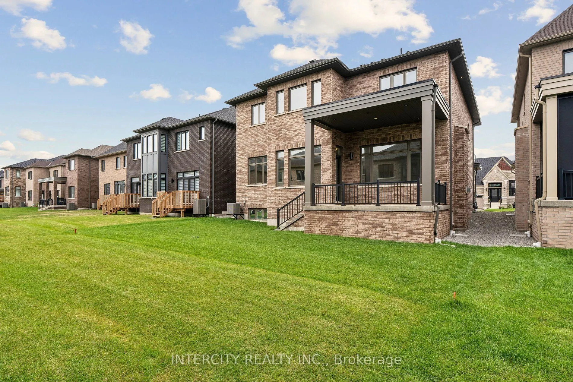 17 Garriock Hall Avenue