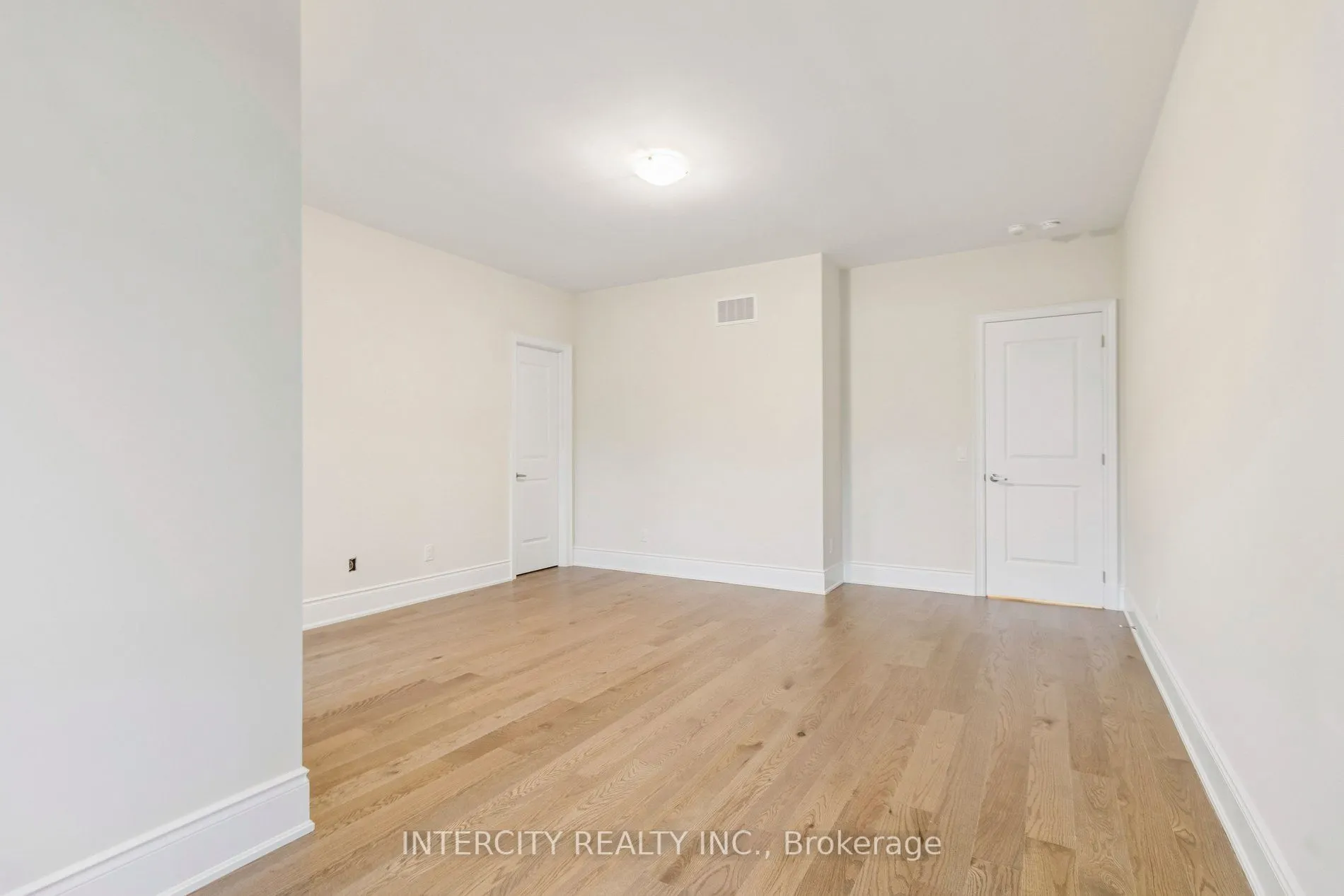 15 Garriock Hall Avenue
