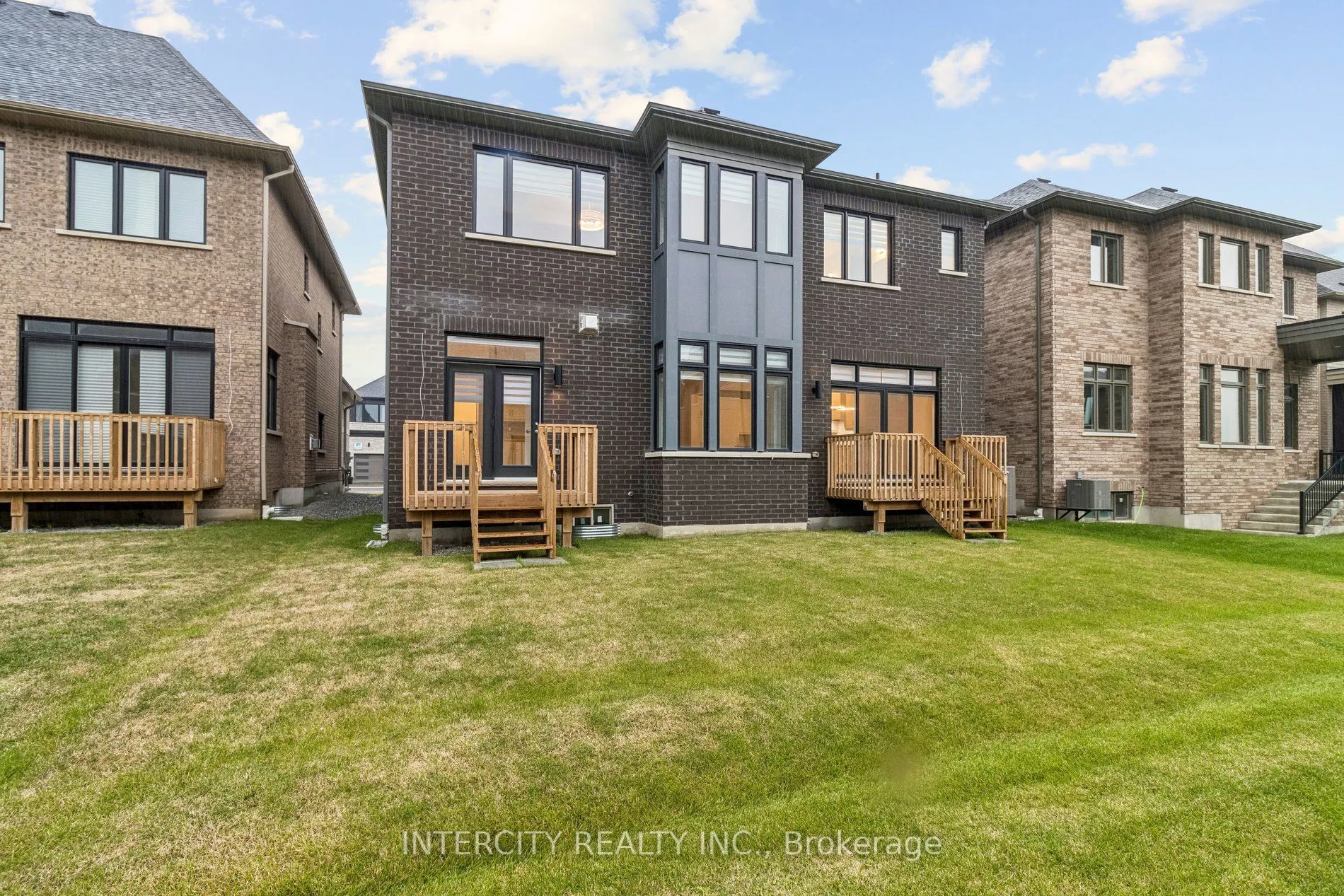 15 Garriock Hall Avenue