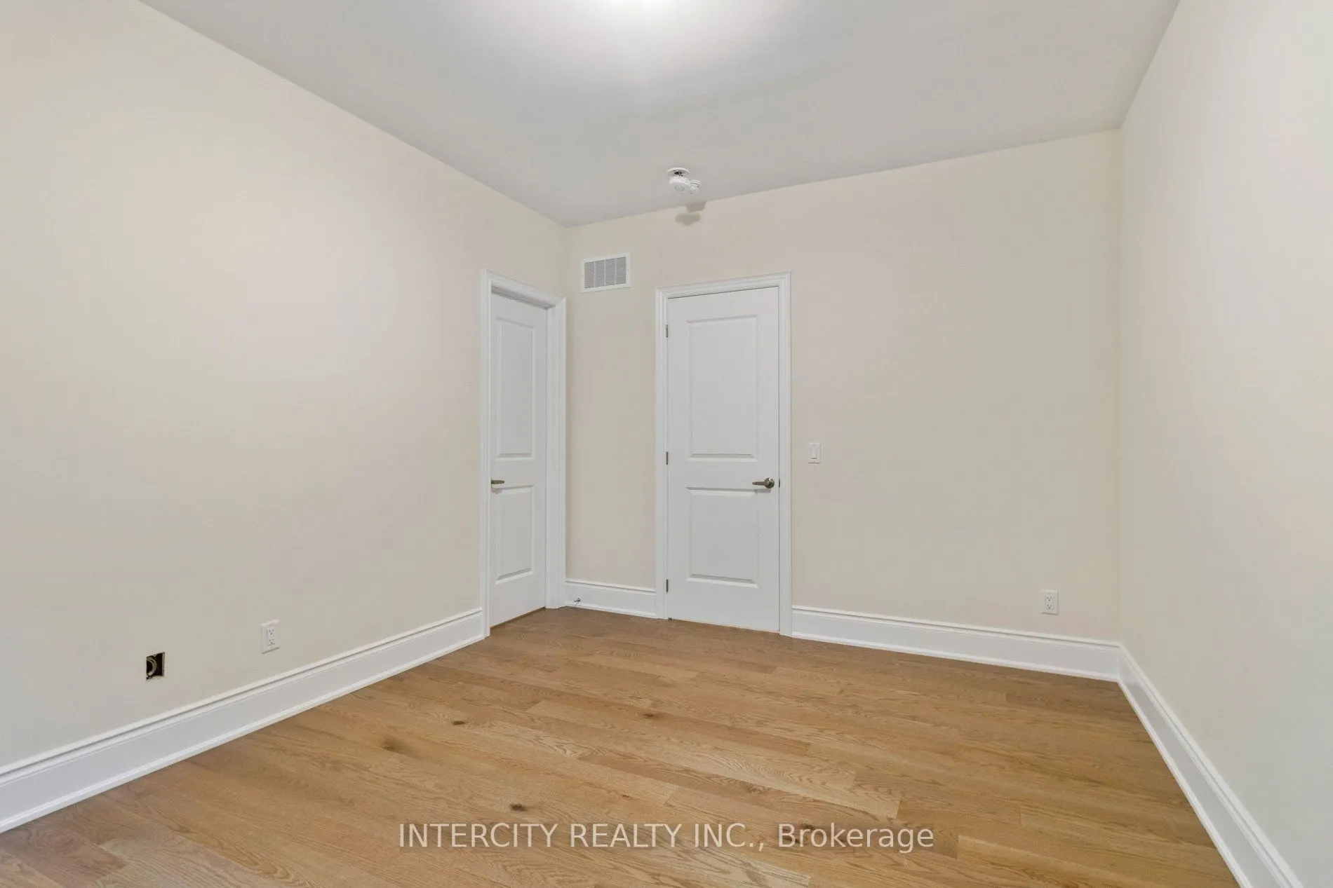 15 Garriock Hall Avenue