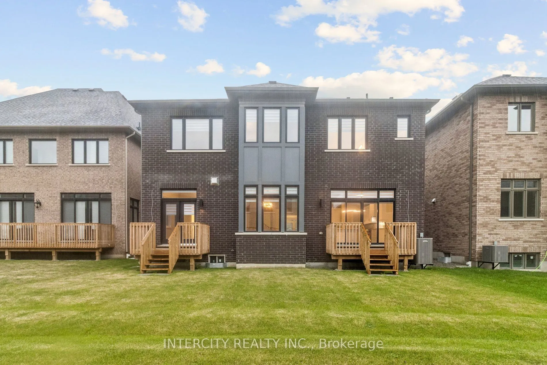 15 Garriock Hall Avenue