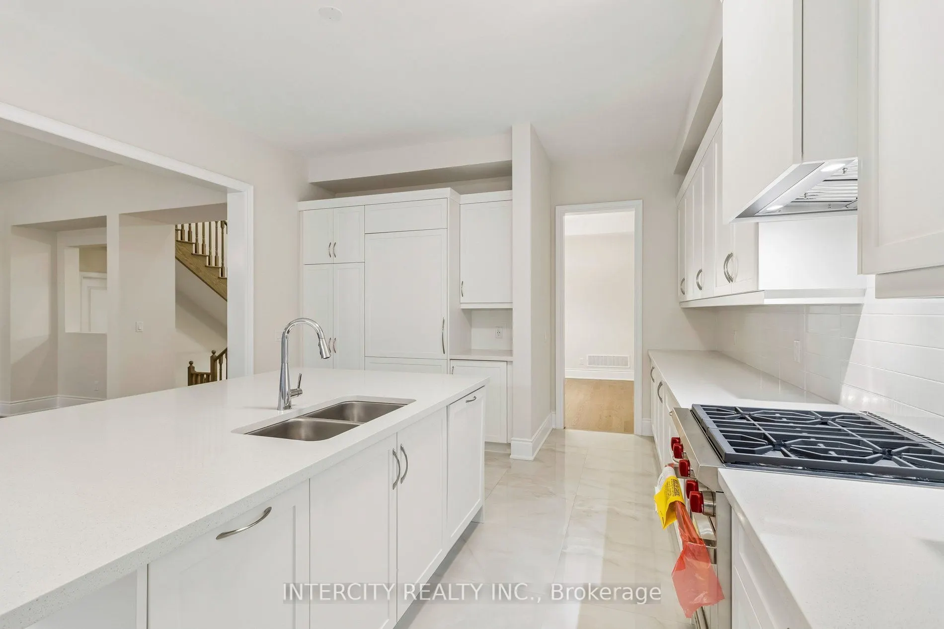 15 Garriock Hall Avenue