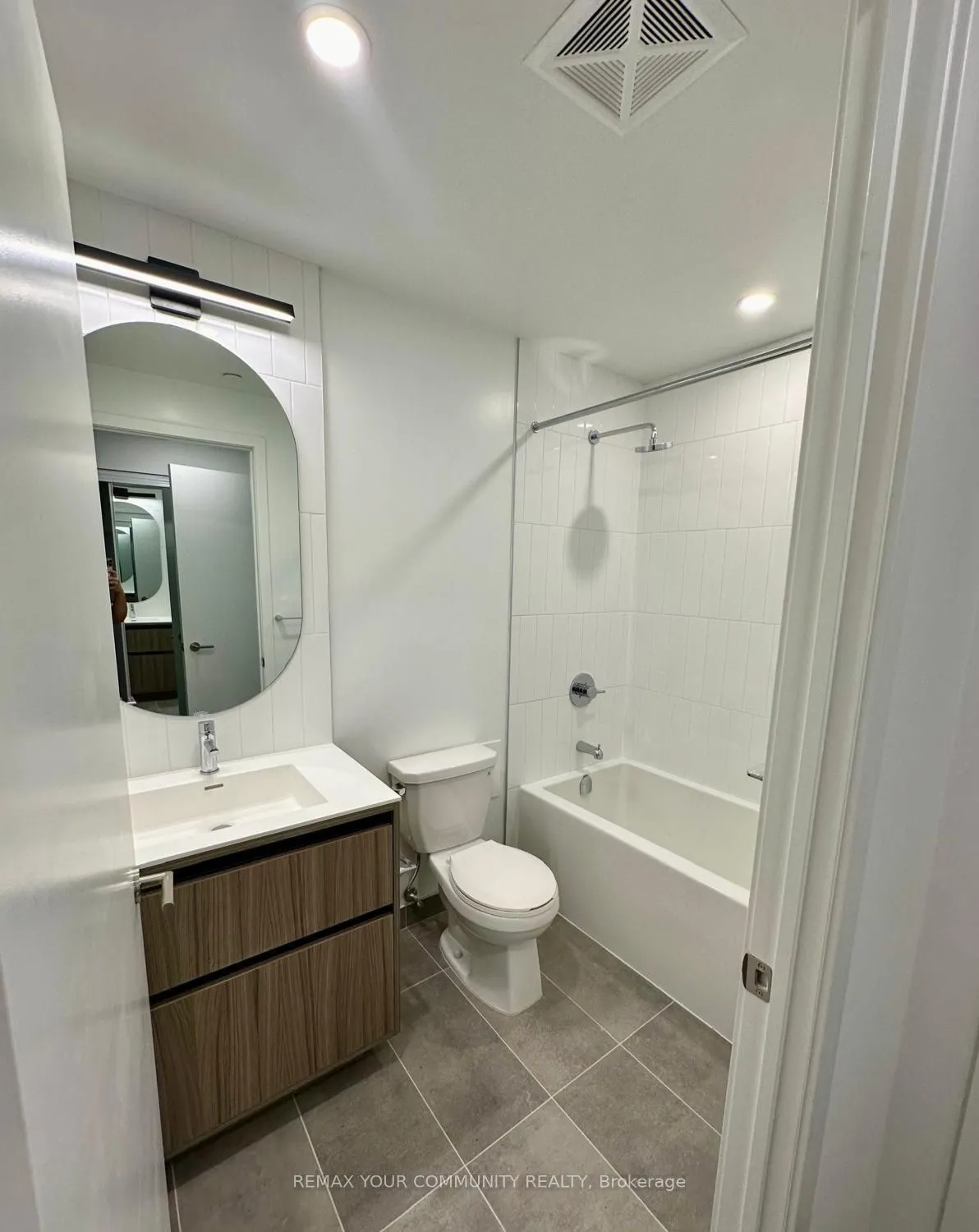 7950 Bathurst Street #A328