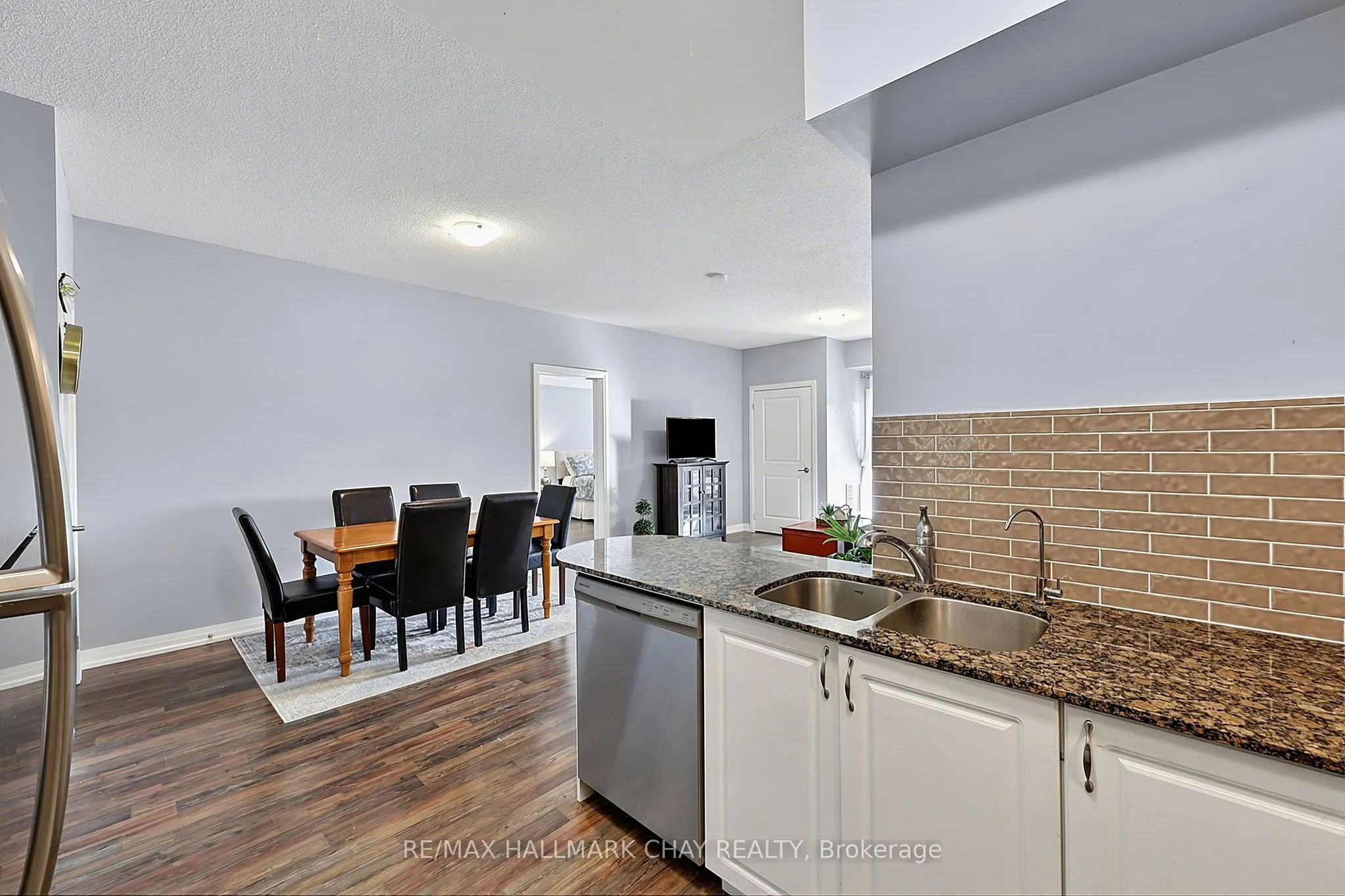 161 WELLINGTON Street E #210