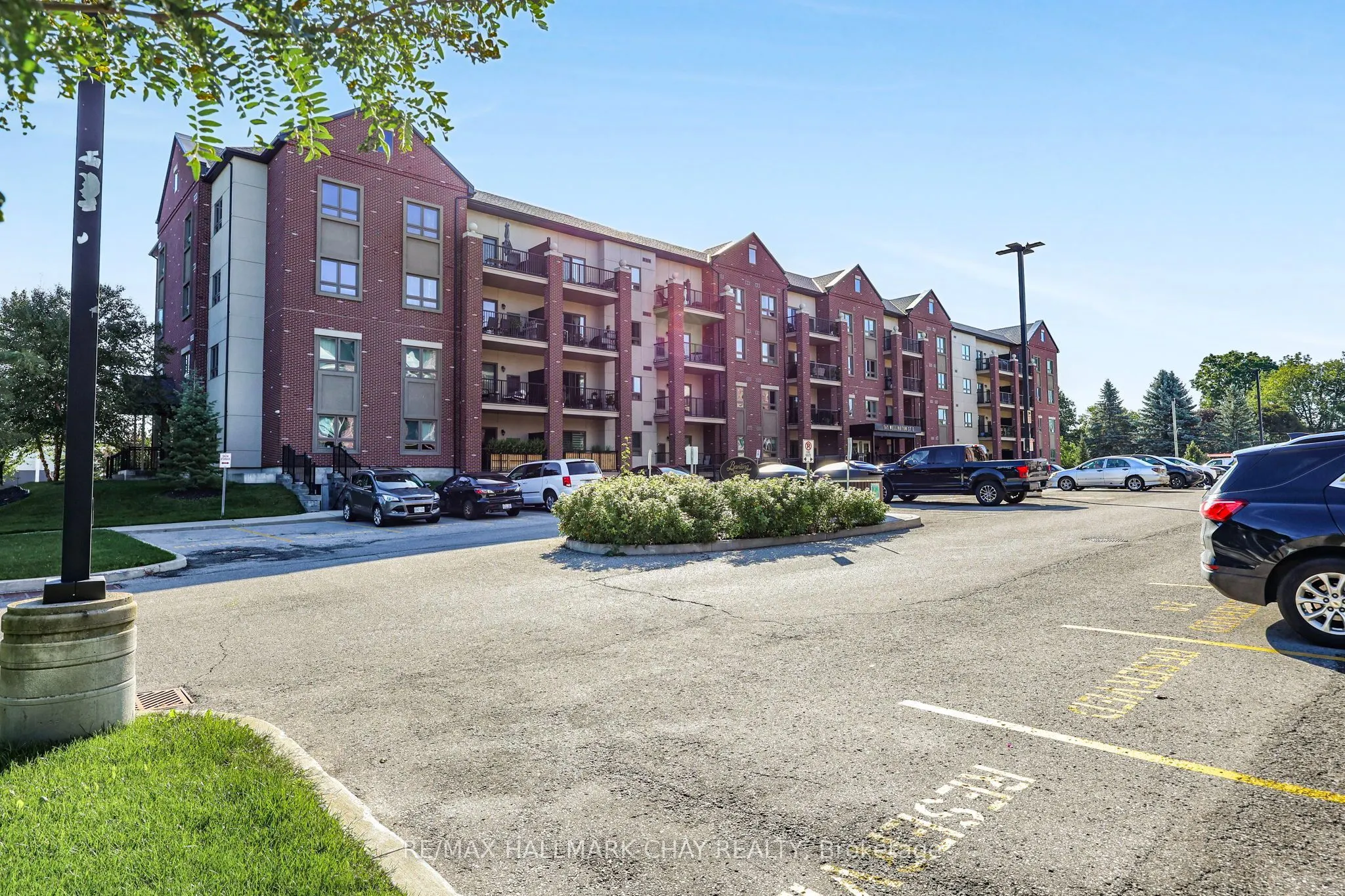 161 WELLINGTON Street E #210