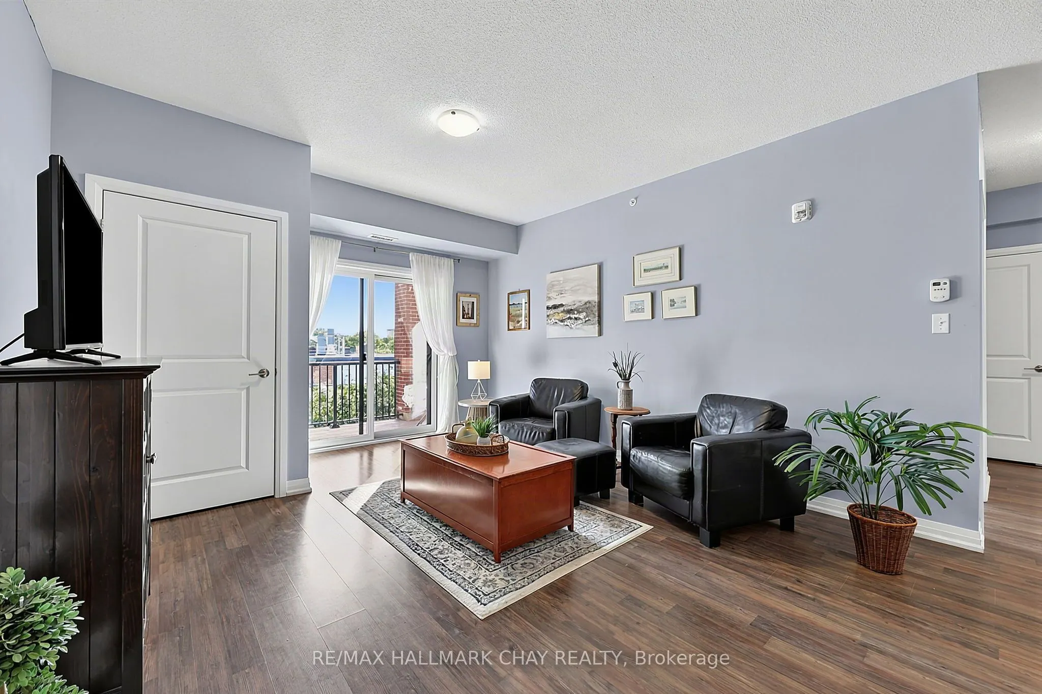 161 WELLINGTON Street E #210