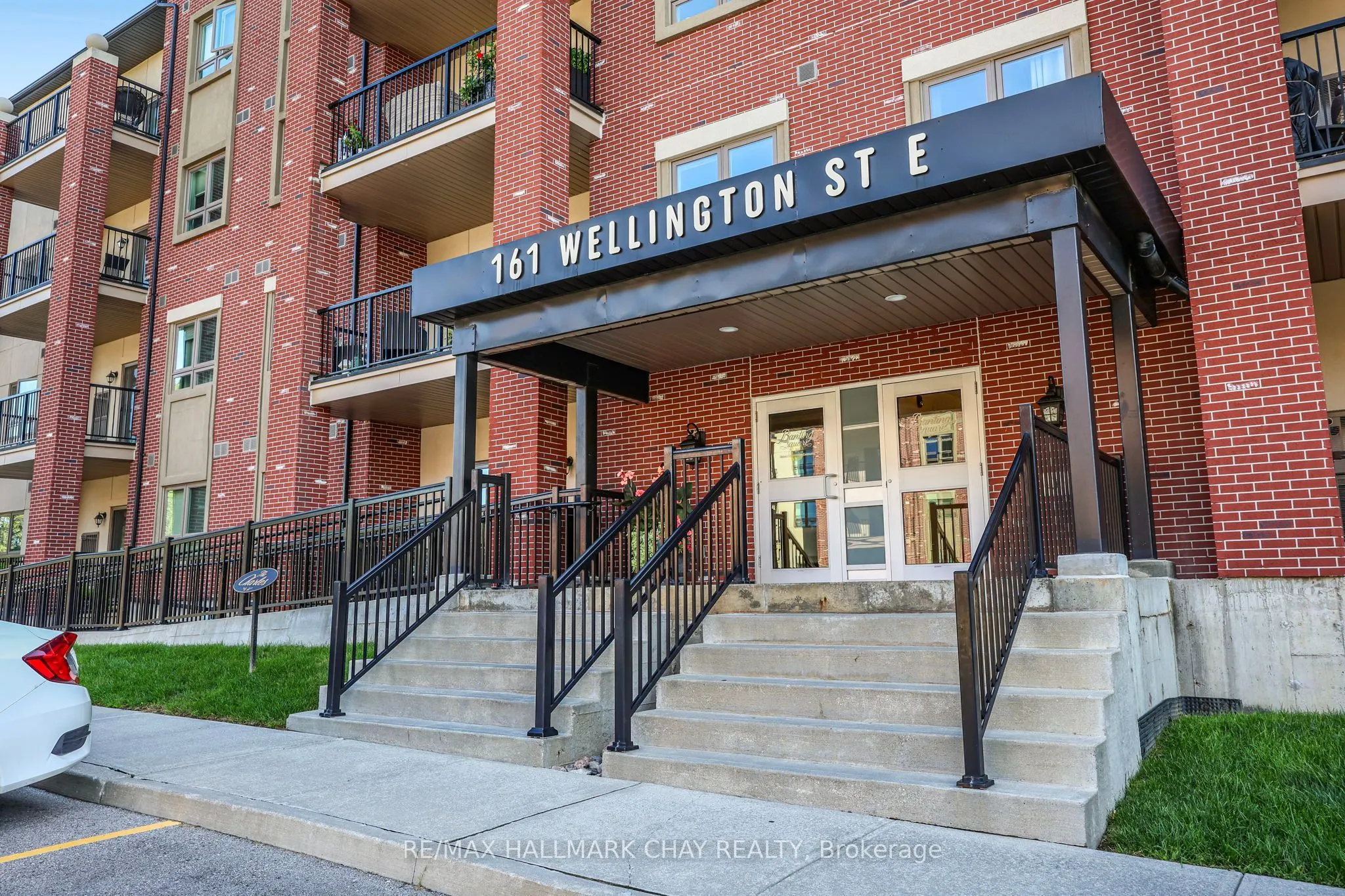 161 WELLINGTON Street E #210