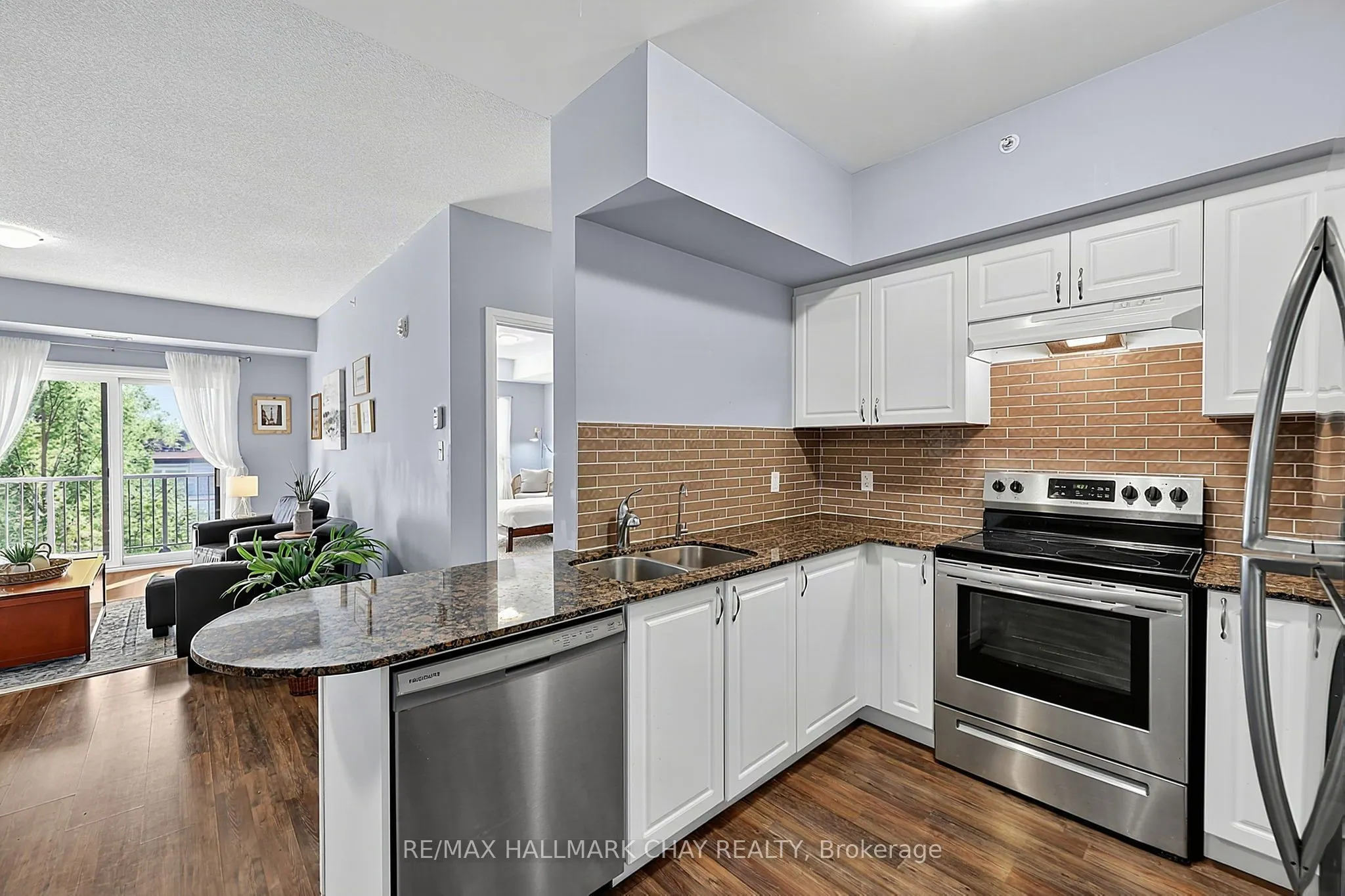 161 WELLINGTON Street E #210