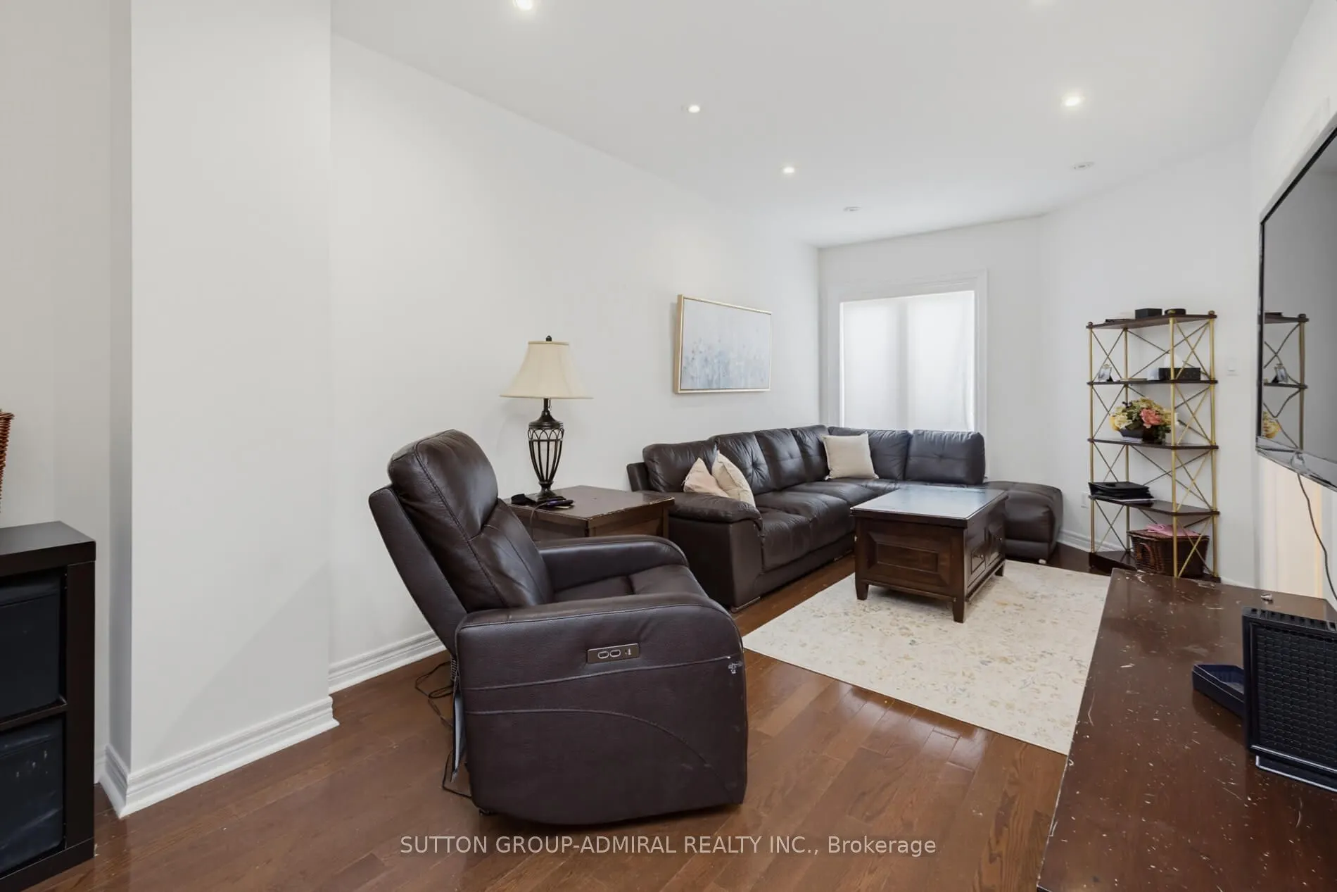 27 Pine Hollow Crescent
