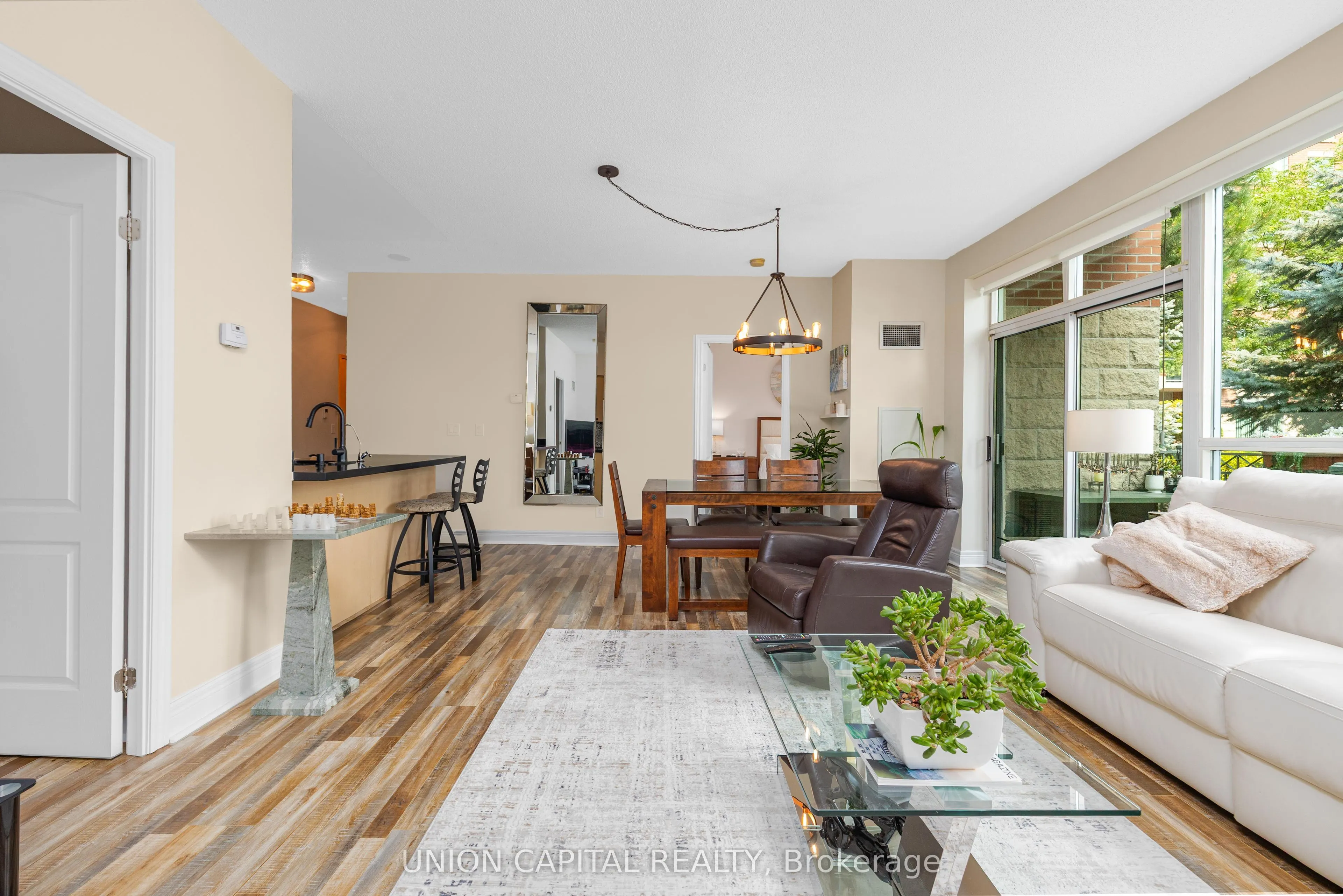48 Suncrest Boulevard #102