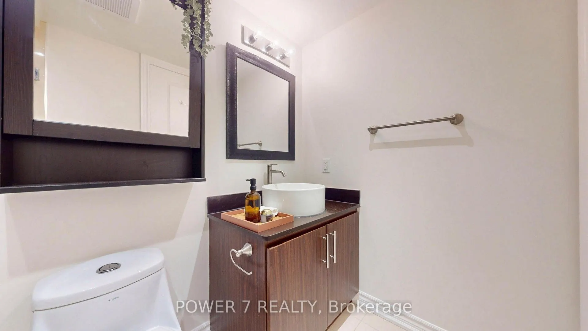 9015 Leslie Street #LPH18