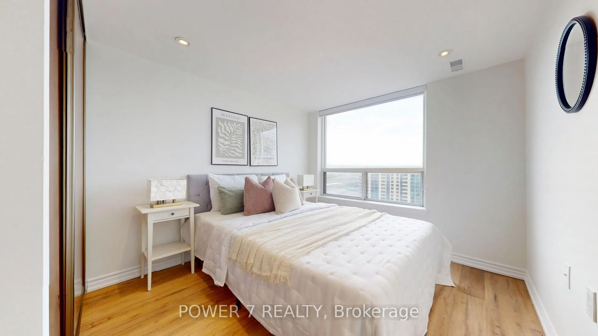 9015 Leslie Street #LPH18