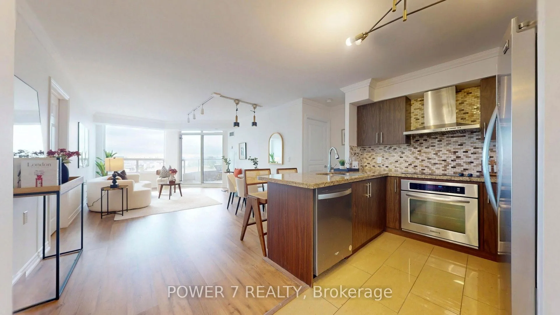9015 Leslie Street #LPH18