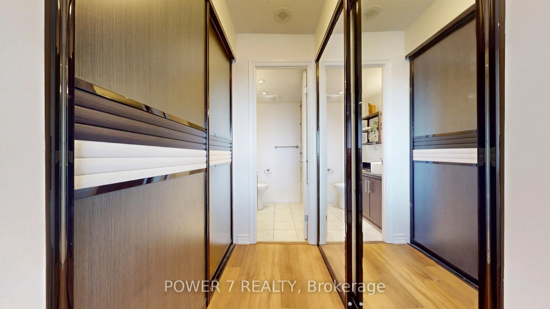 9015 Leslie Street #LPH18