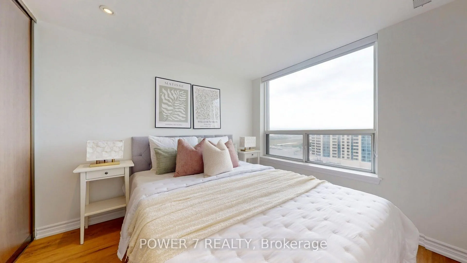 9015 Leslie Street #LPH18