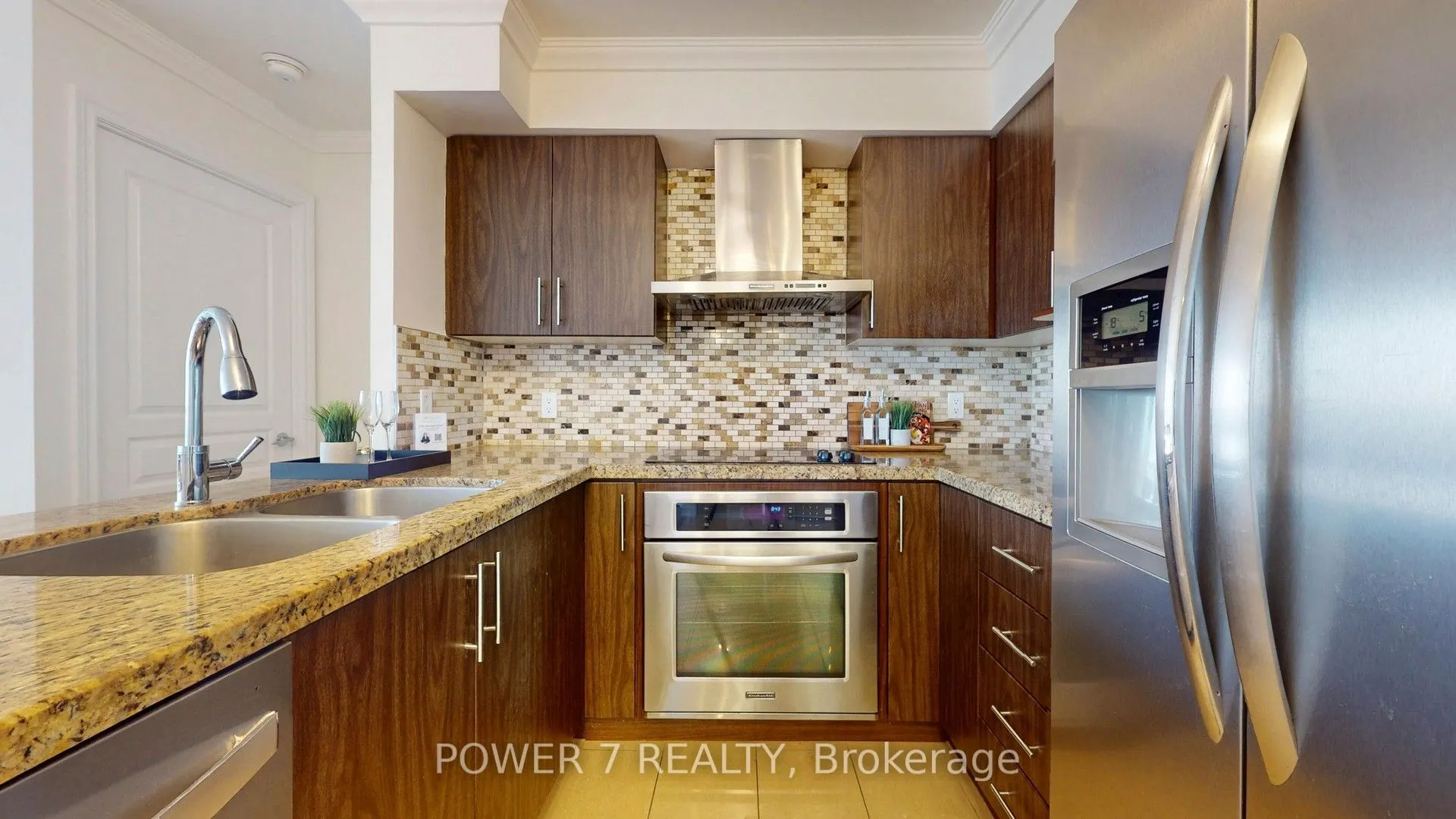 9015 Leslie Street #LPH18
