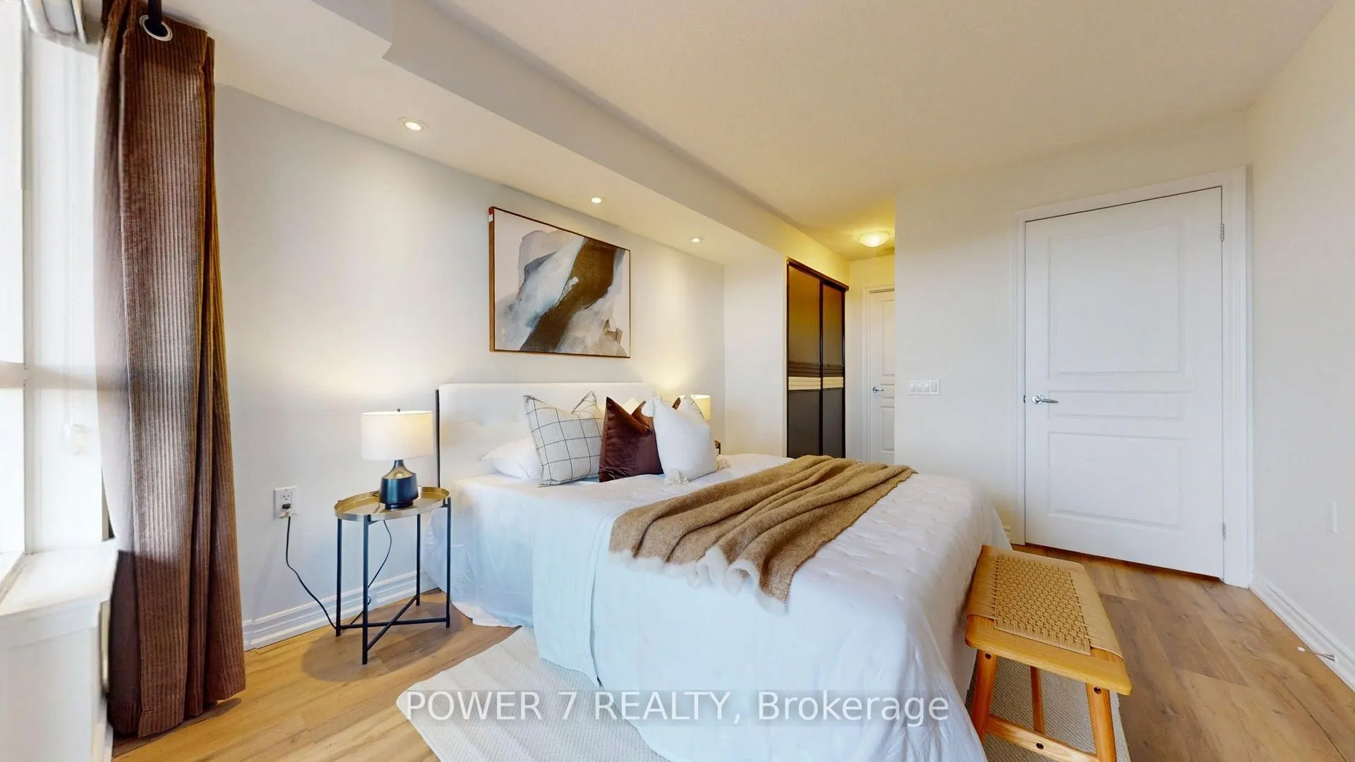 9015 Leslie Street #LPH18