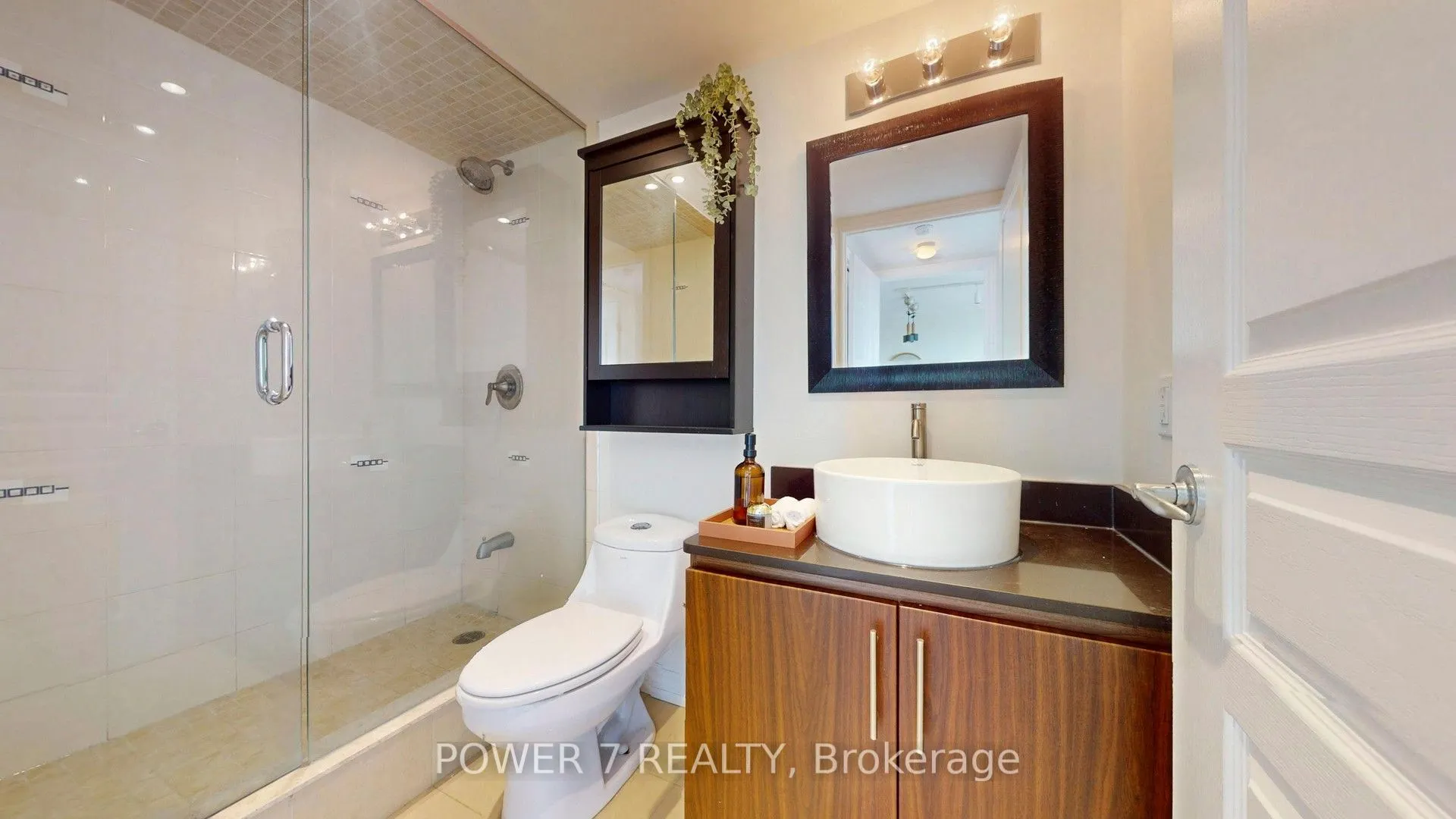 9015 Leslie Street #LPH18