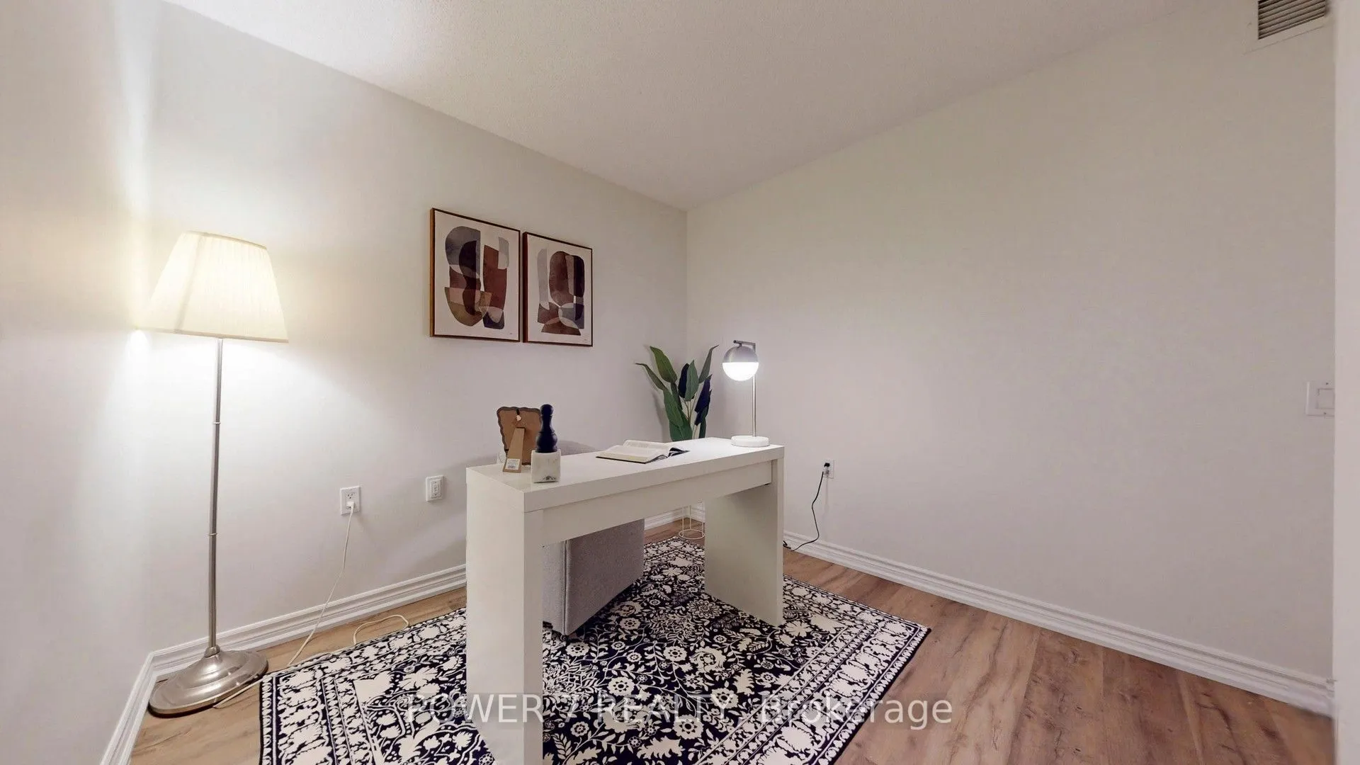 9015 Leslie Street #LPH18