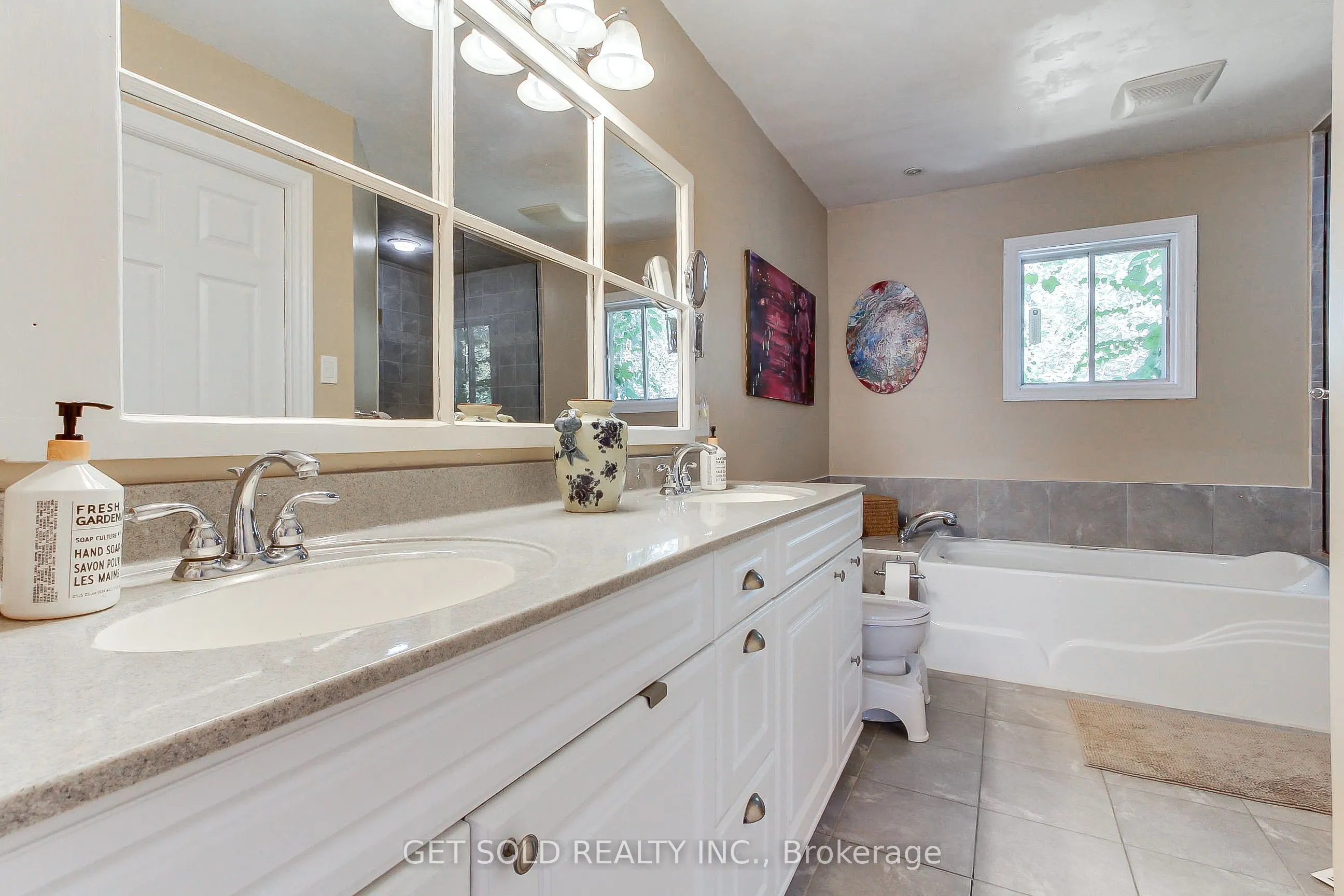 18 Whiteville Court