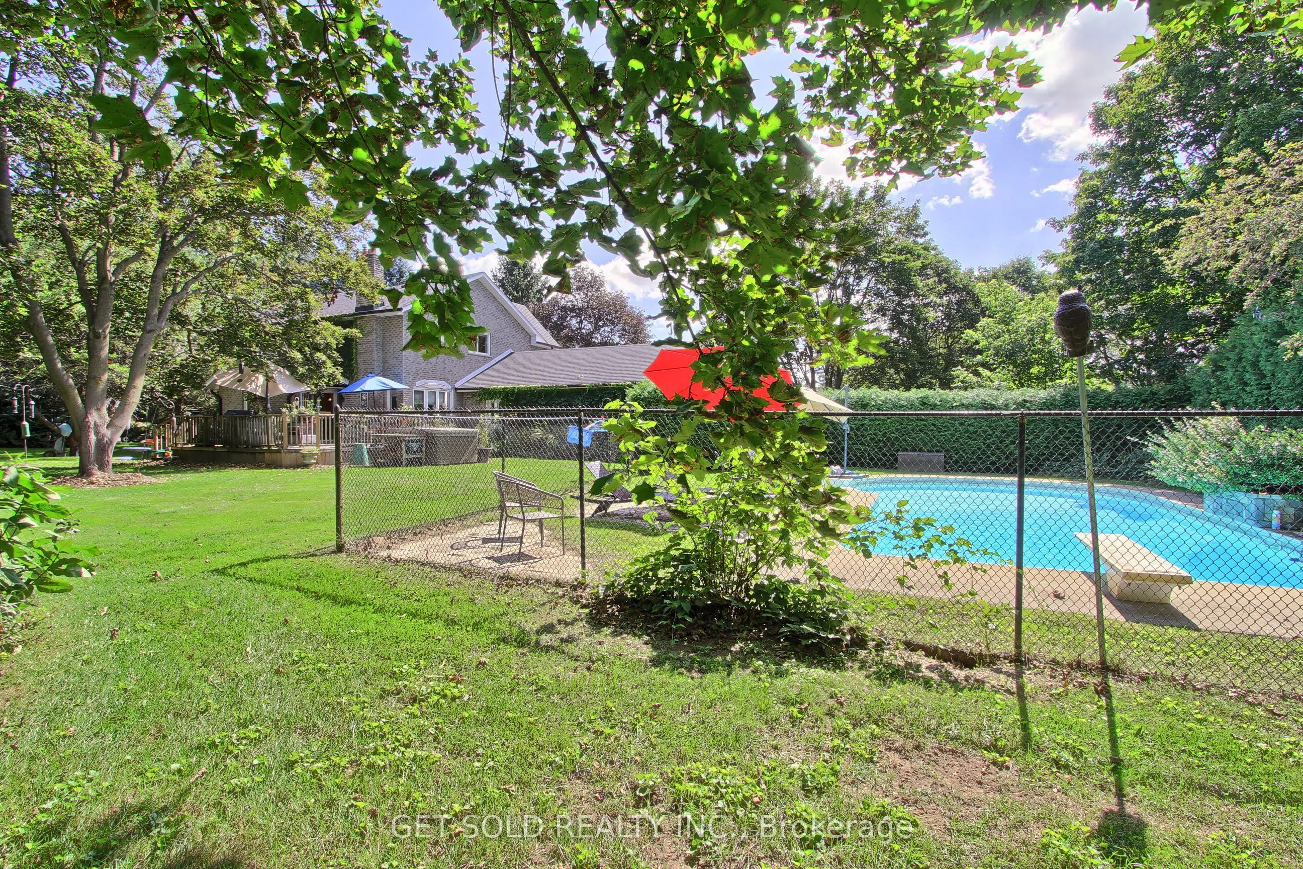 18 Whiteville Court