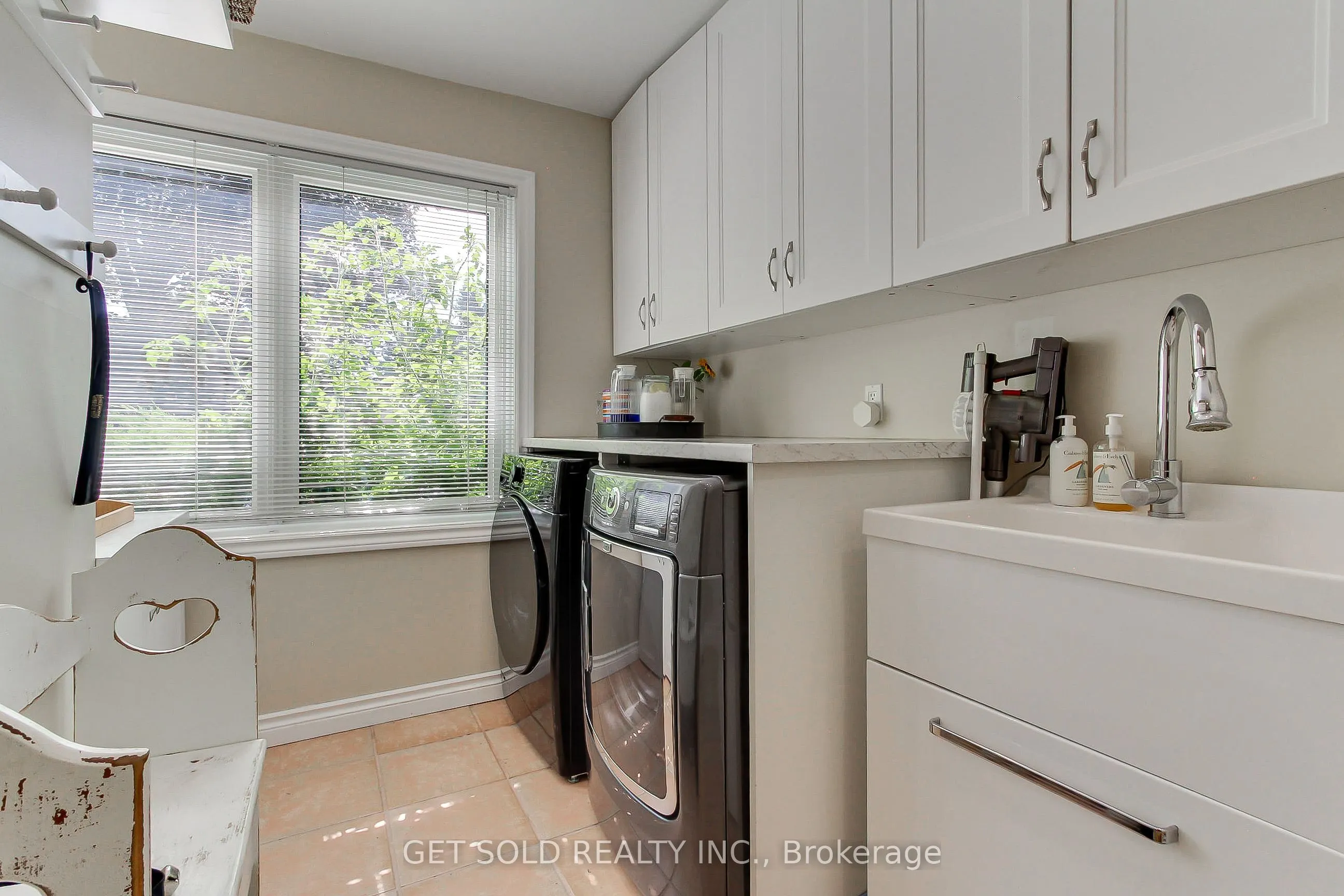 18 Whiteville Court