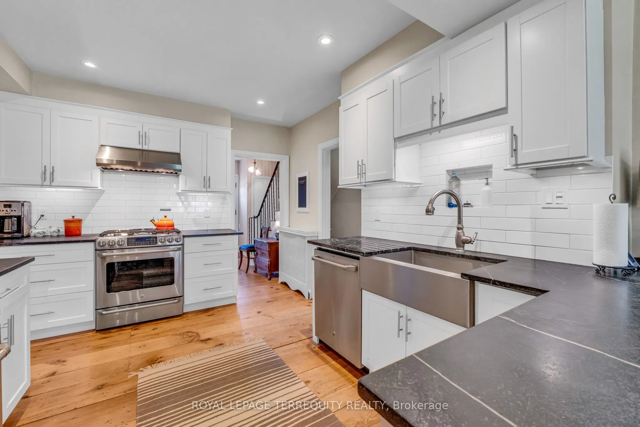 155 Centre Street W