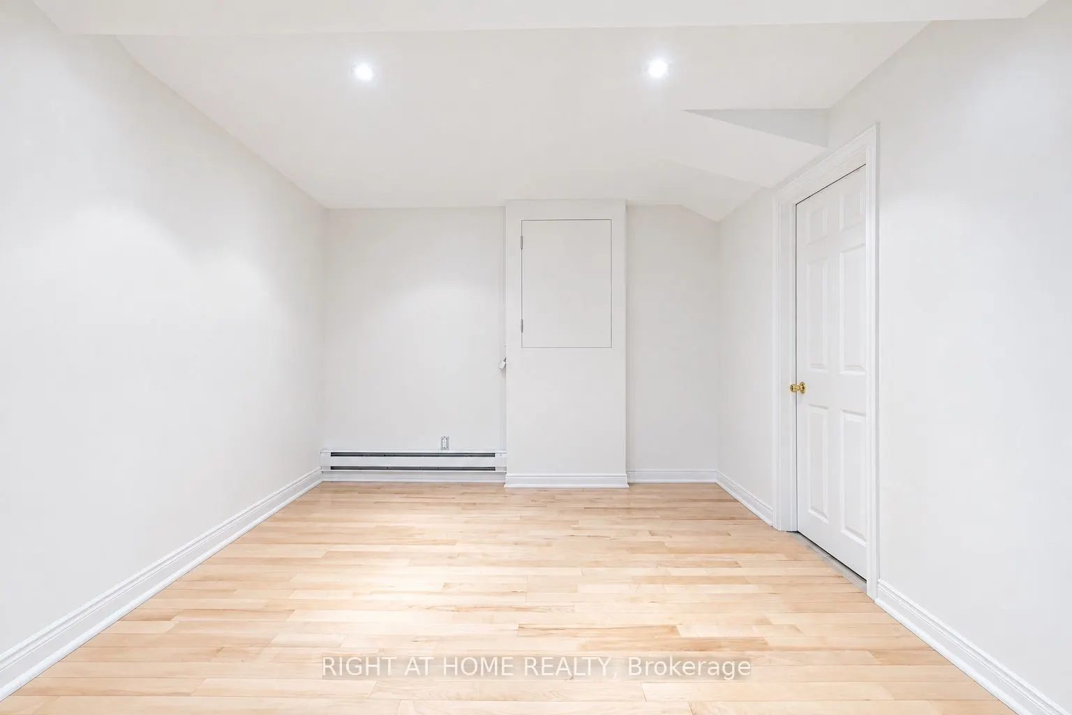 1 Ridgeway Court