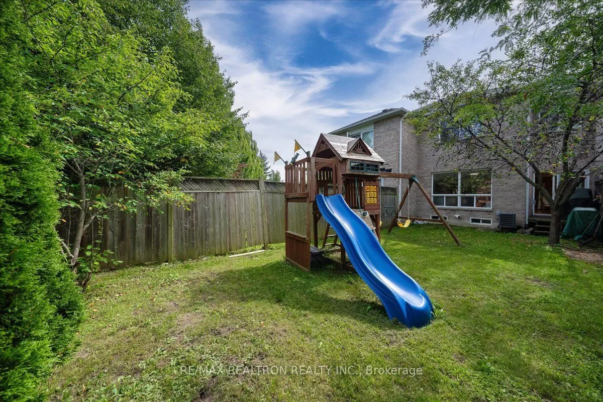 106 Lowther Avenue