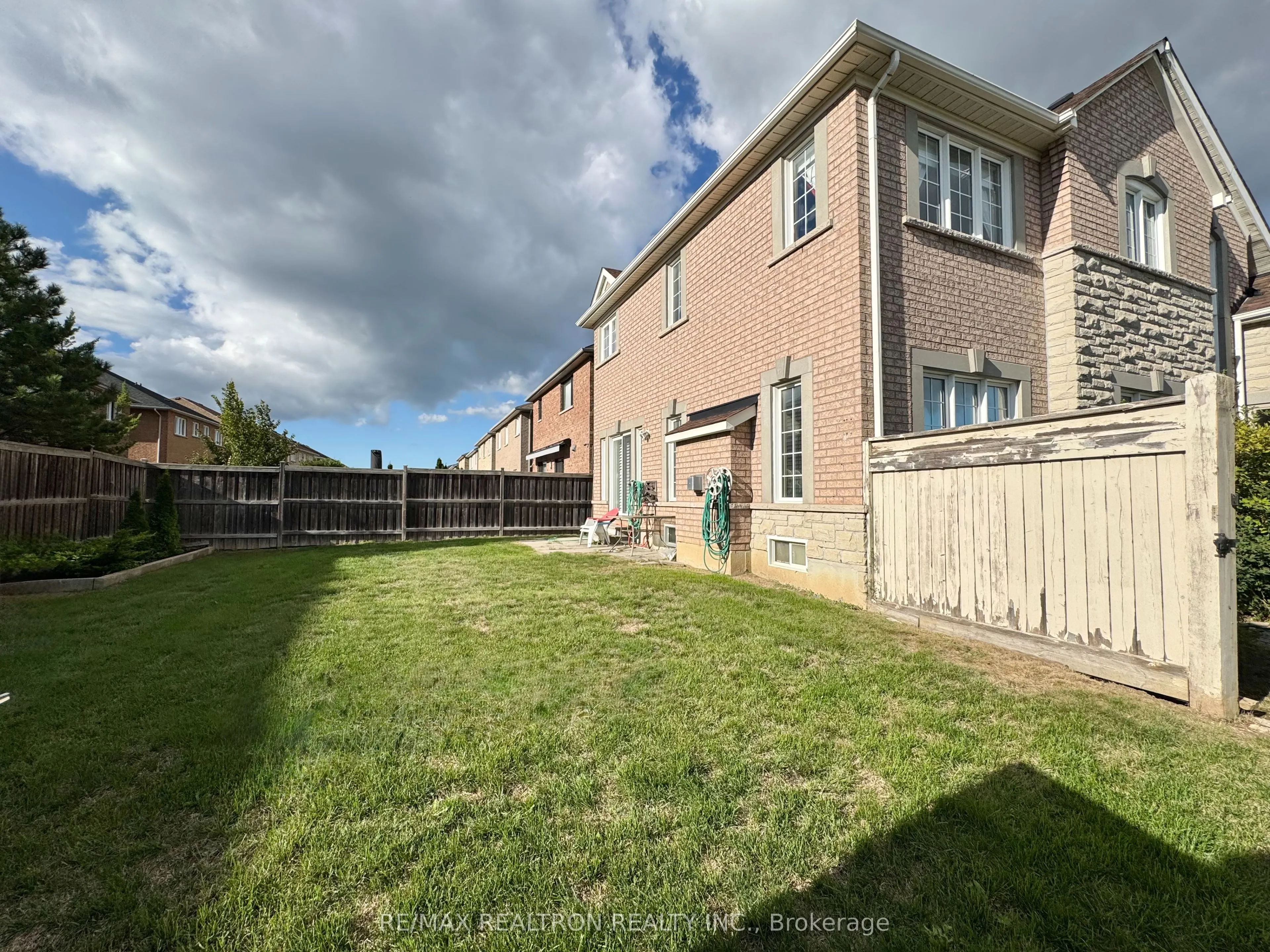 2 Redmond Drive