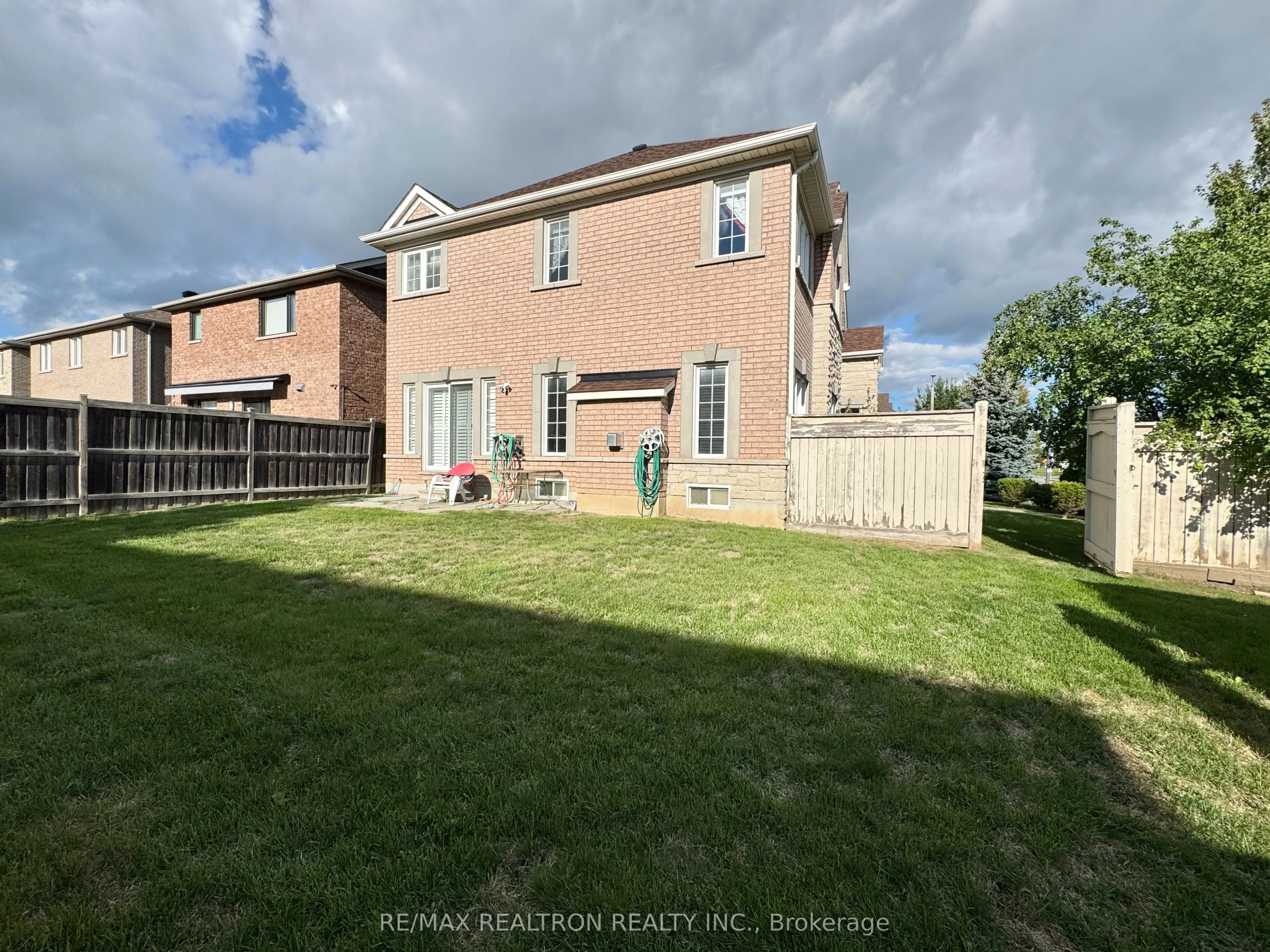 2 Redmond Drive