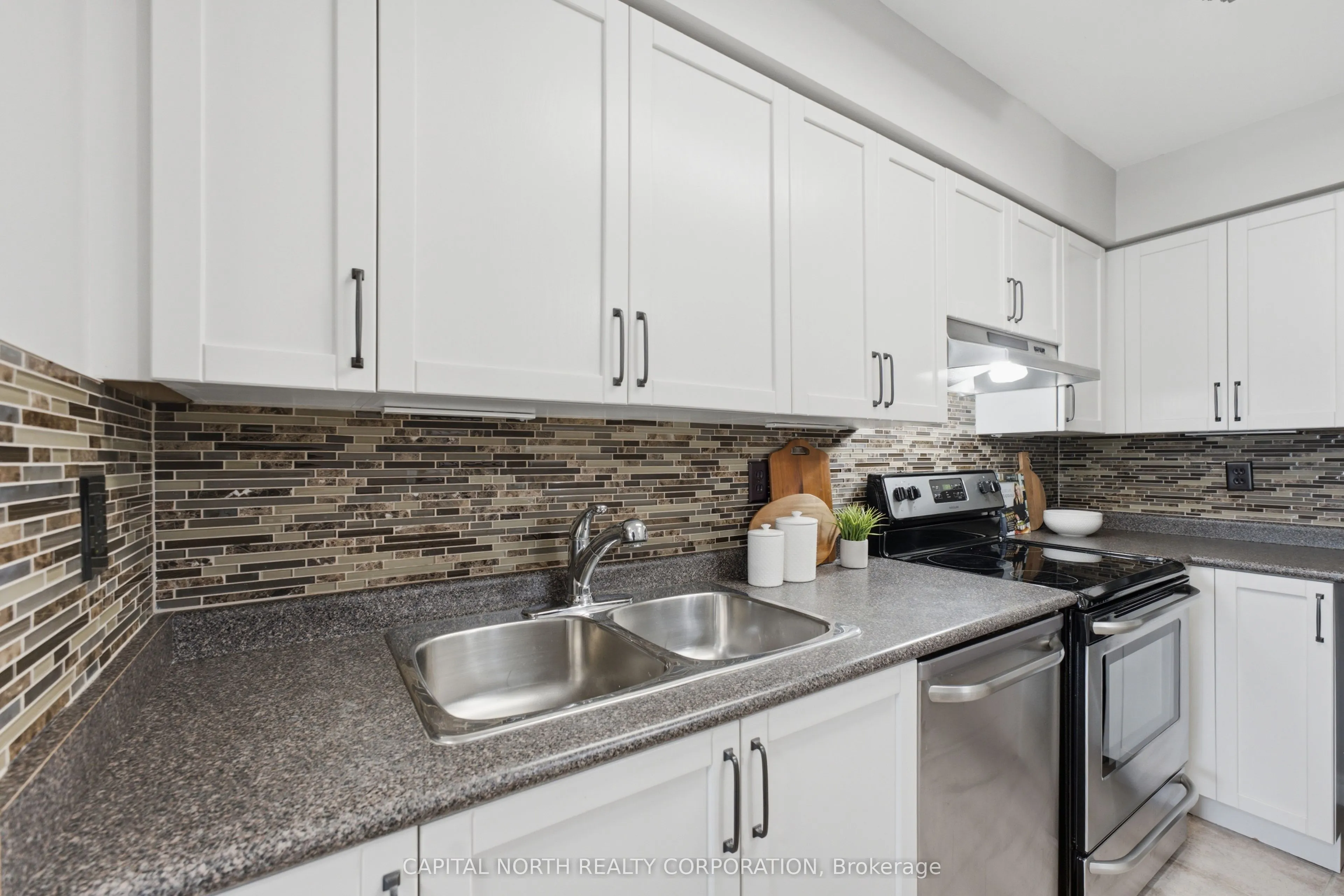39 Oneida Crescent #711