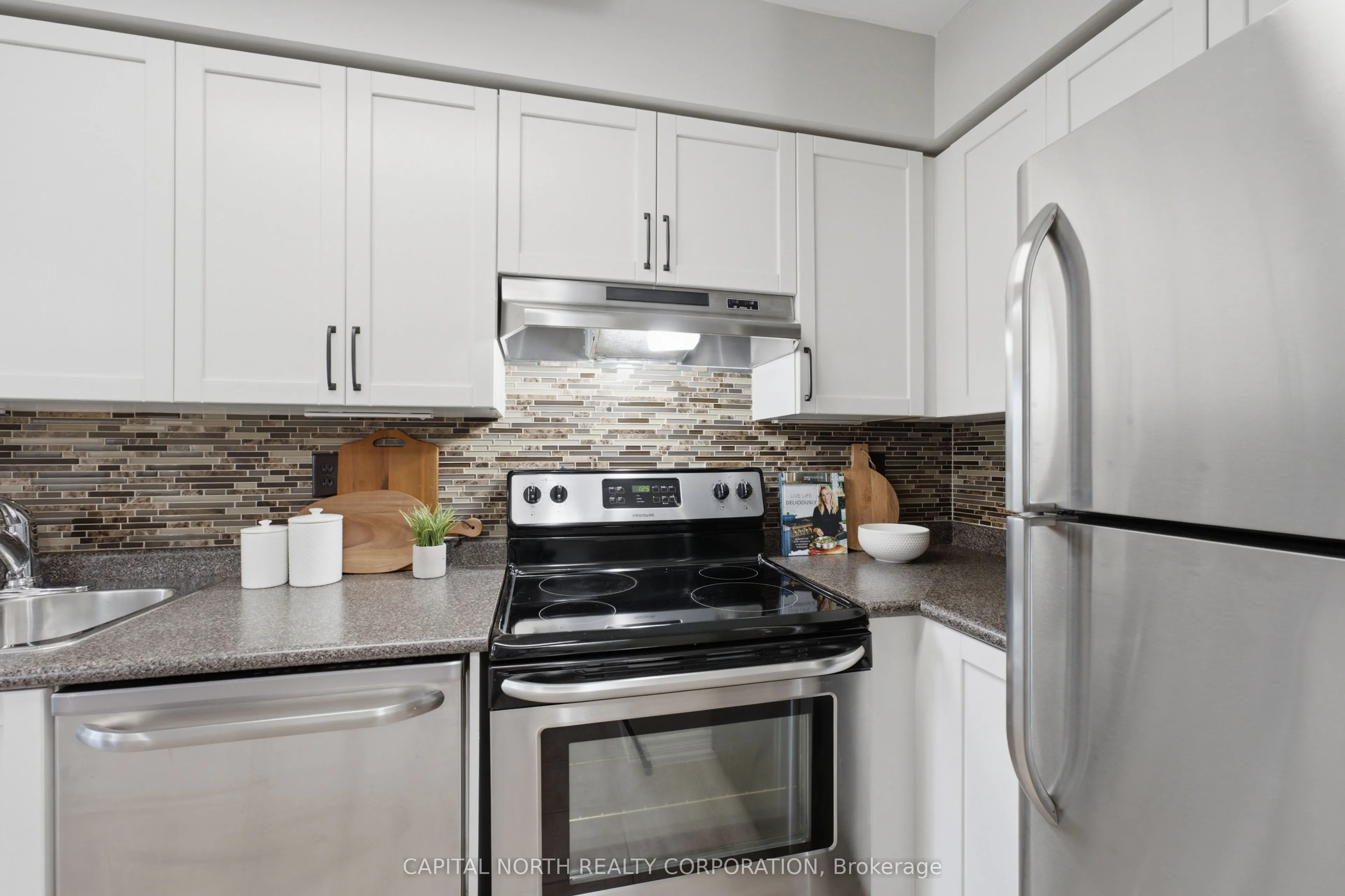 39 Oneida Crescent #711