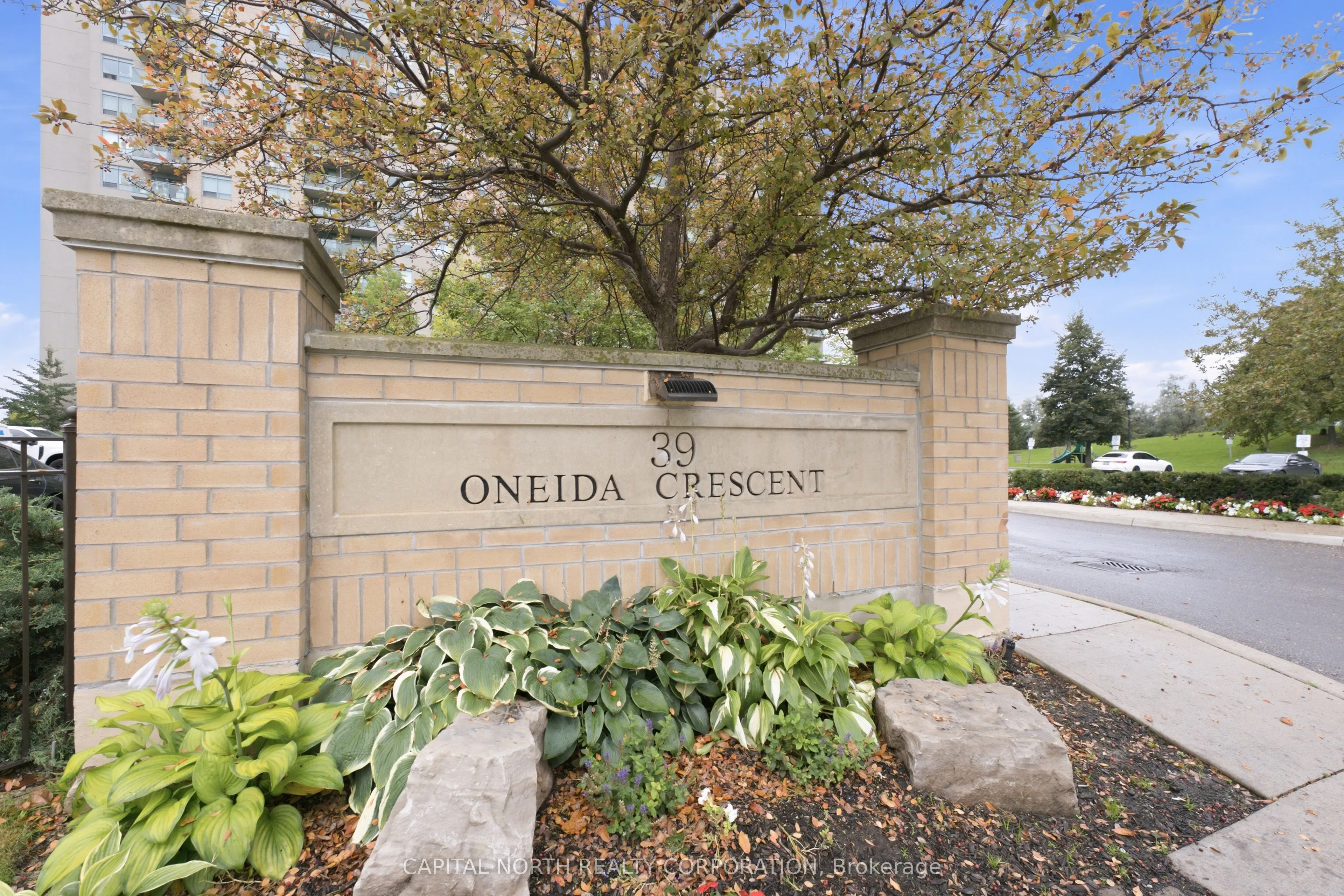 39 Oneida Crescent #711