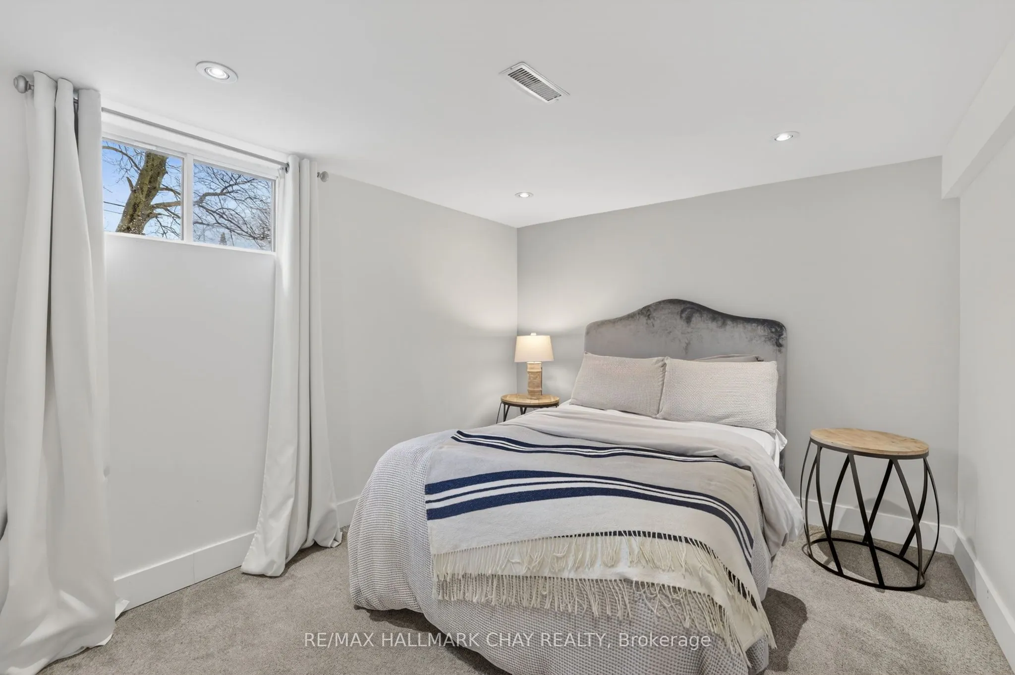 1587 Mount Albert Road
