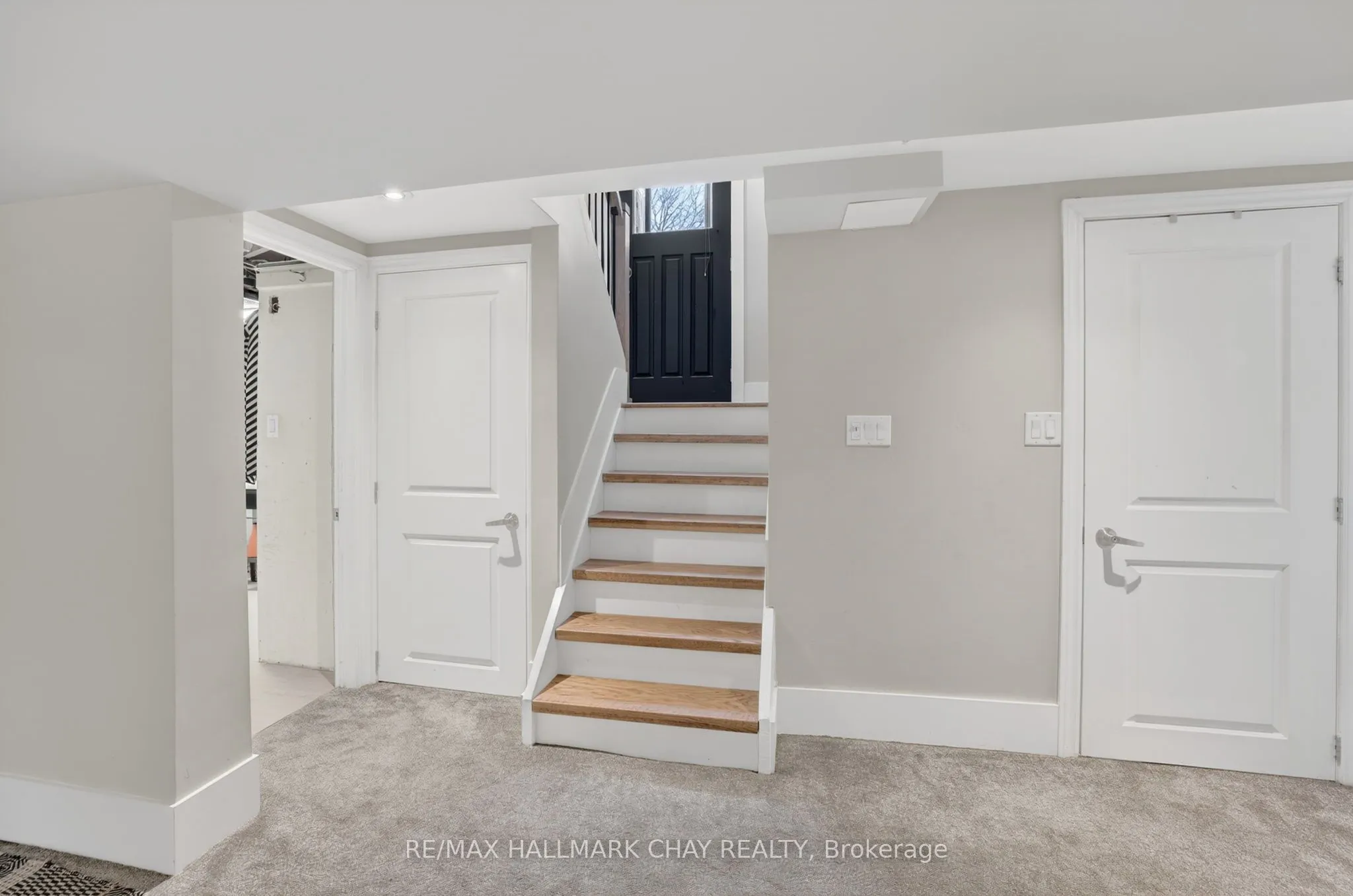 1587 Mount Albert Road