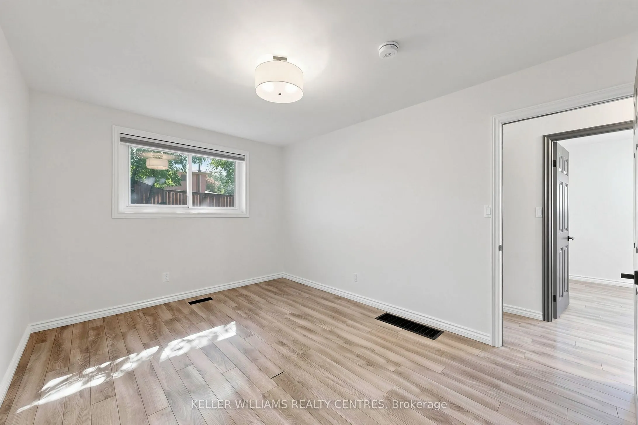 807 Greenfield Crescent #Upper