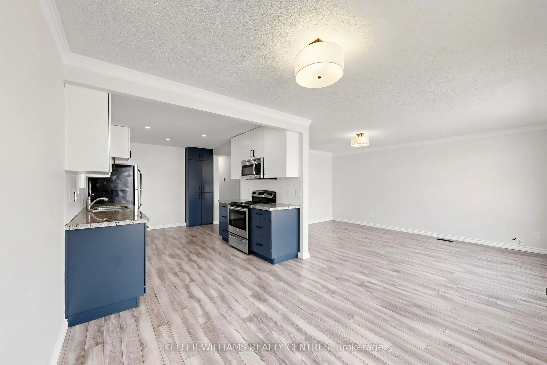 807 Greenfield Crescent #Upper