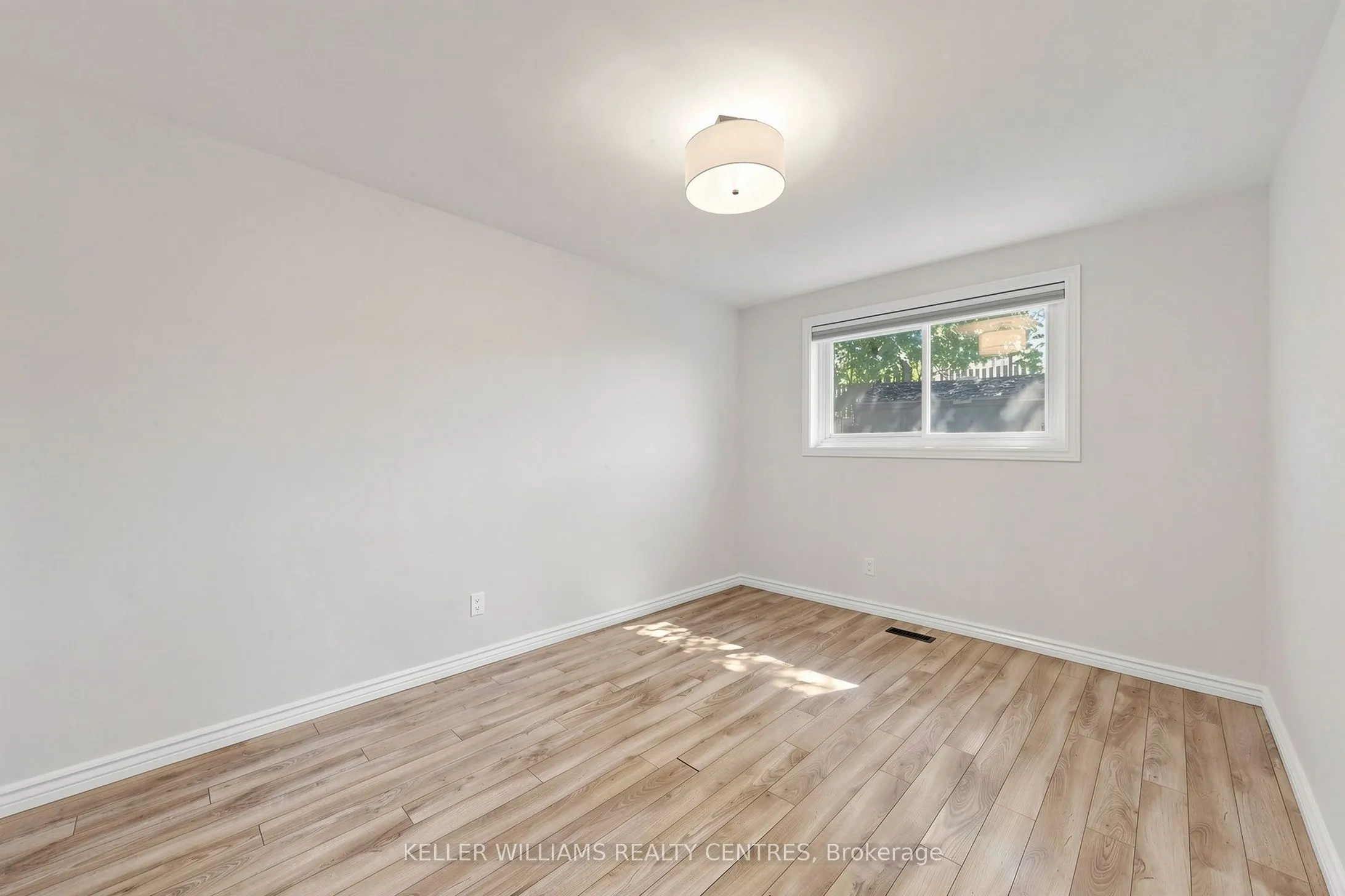 807 Greenfield Crescent #Upper