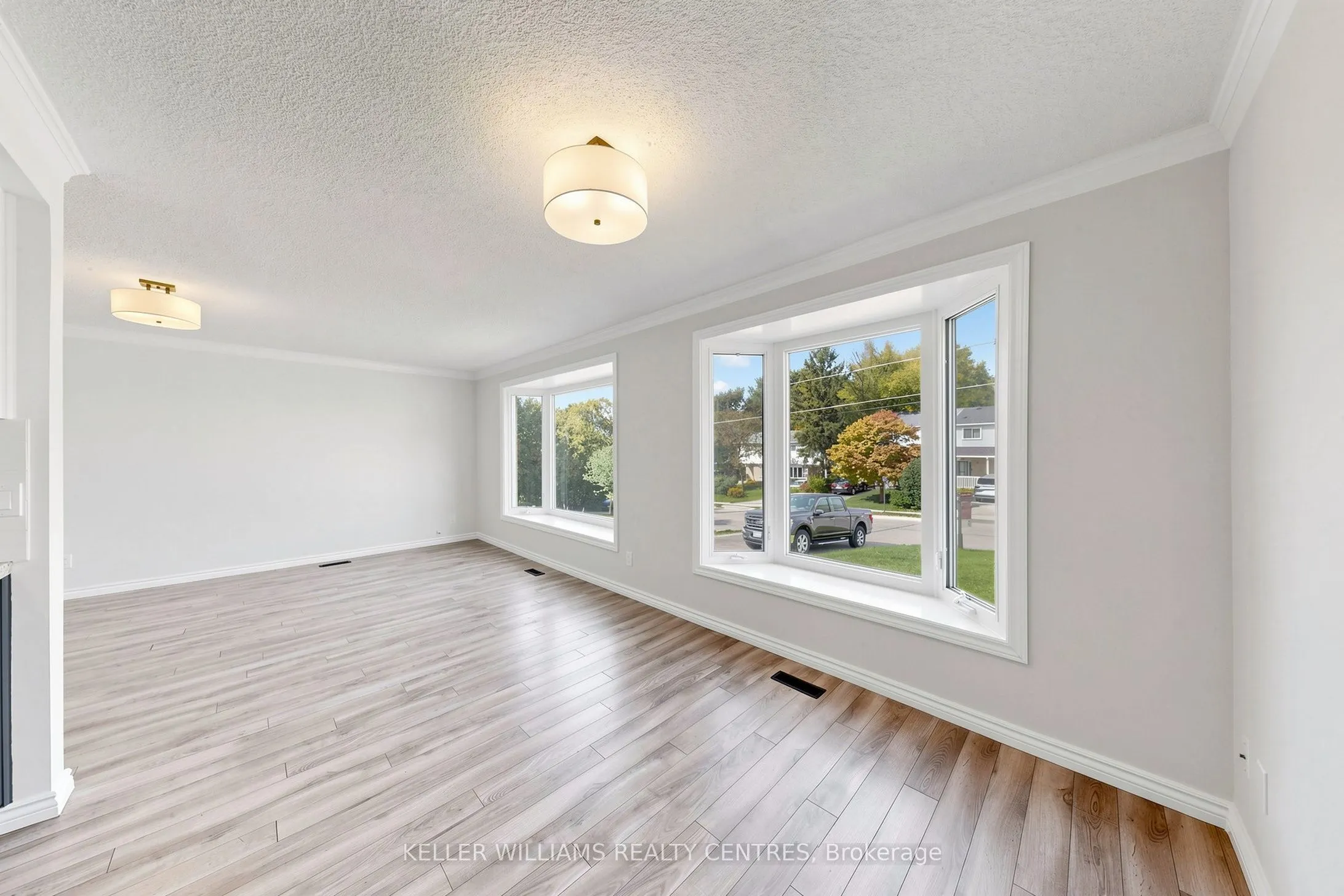 807 Greenfield Crescent #Upper