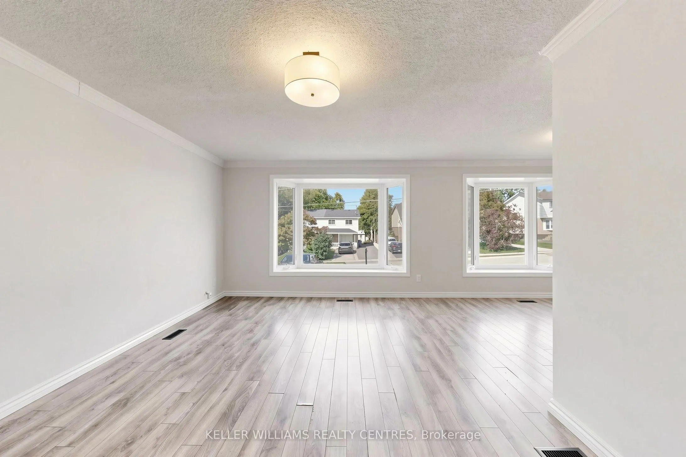 807 Greenfield Crescent #Upper