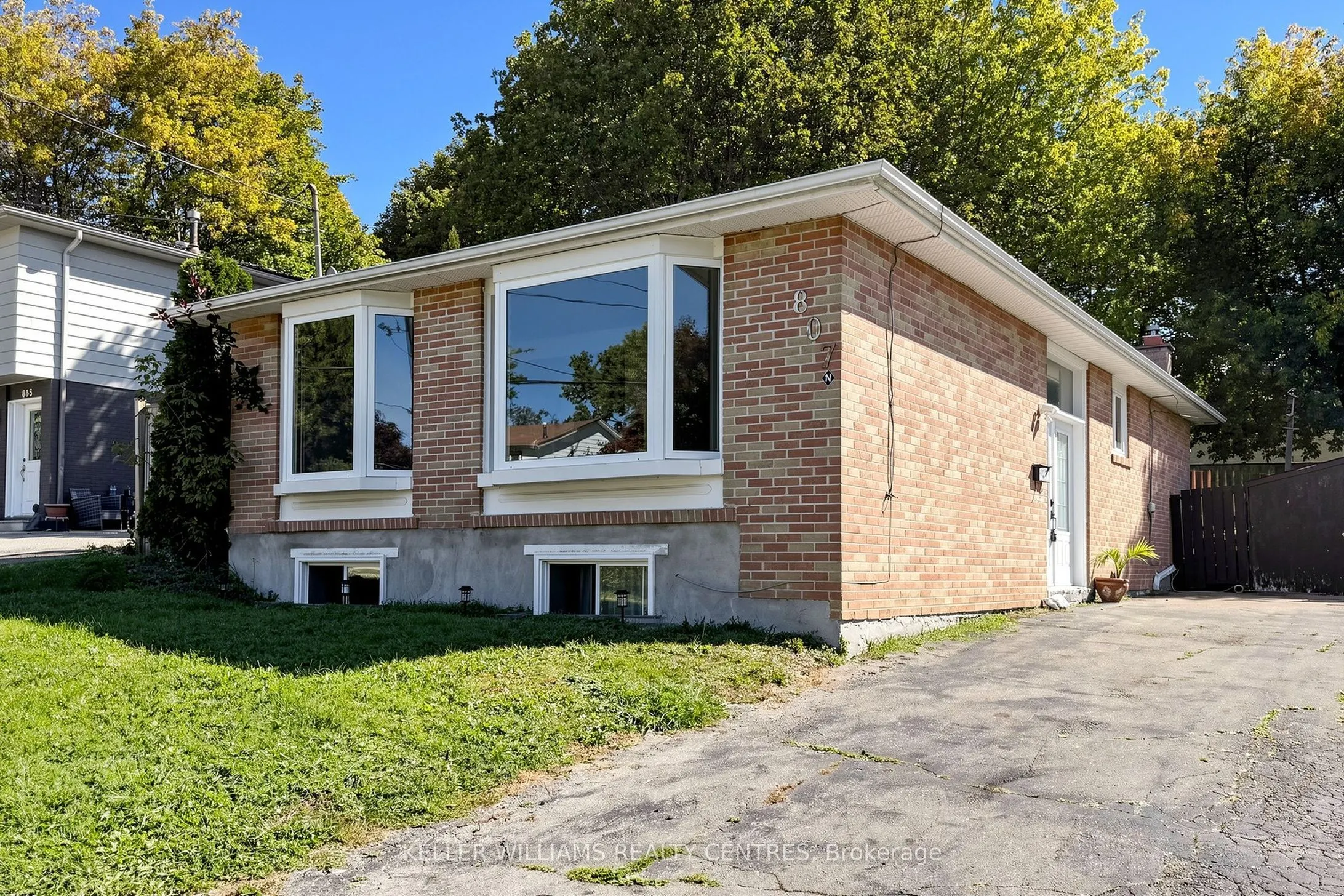 807 Greenfield Crescent #Upper