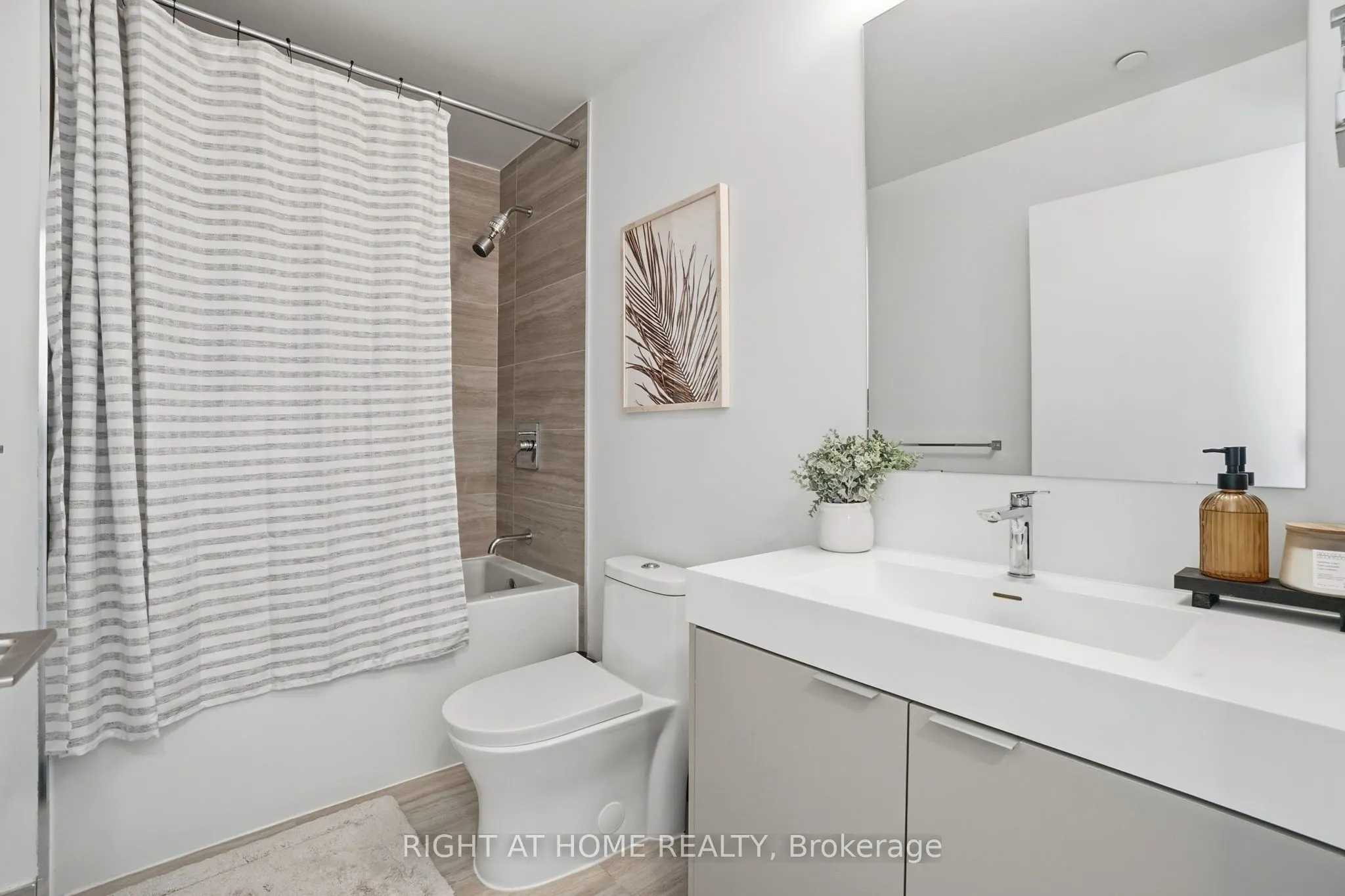 10 Abeja Street #1321