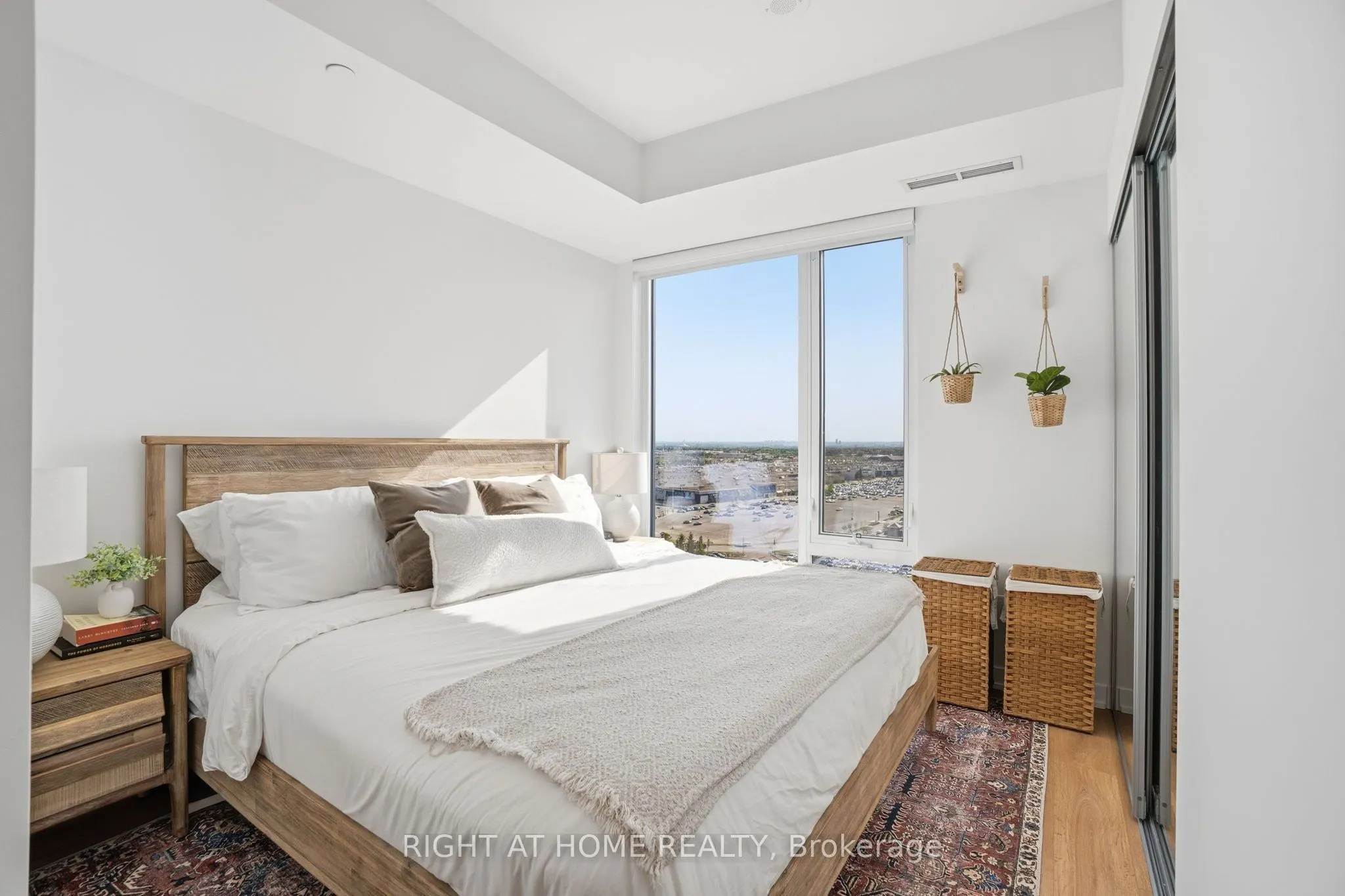 10 Abeja Street #1321