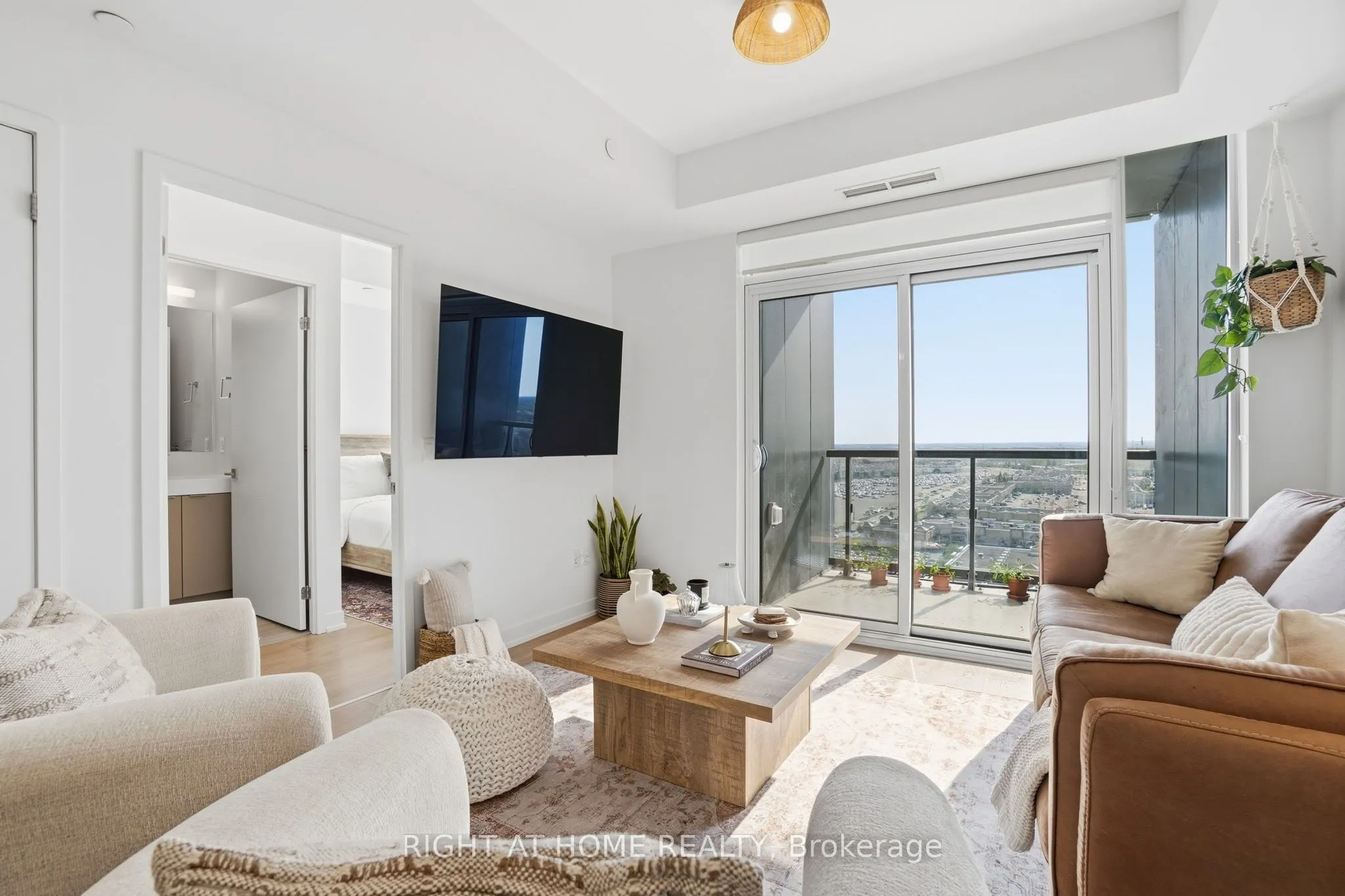 10 Abeja Street #1321