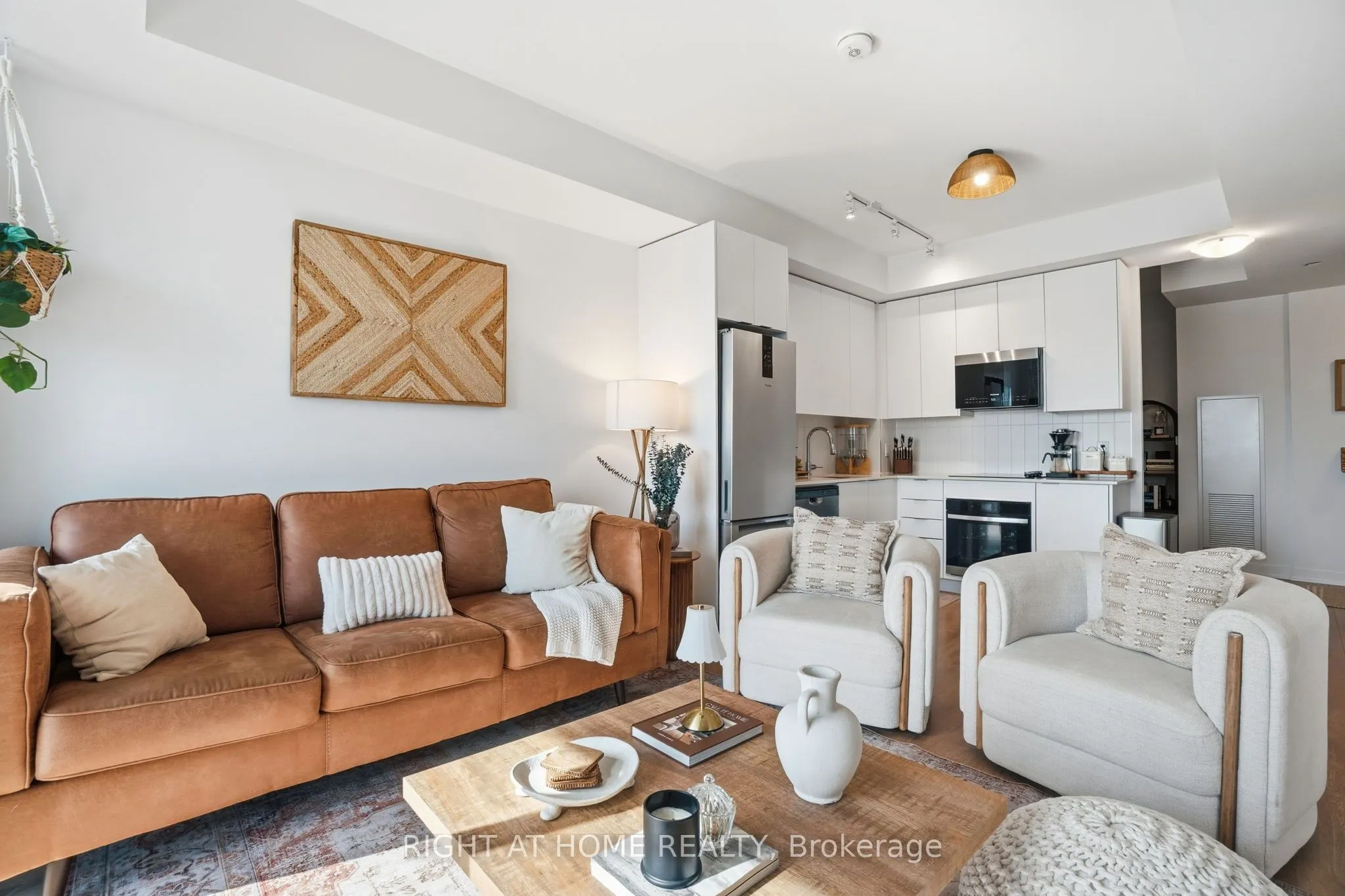 10 Abeja Street #1321