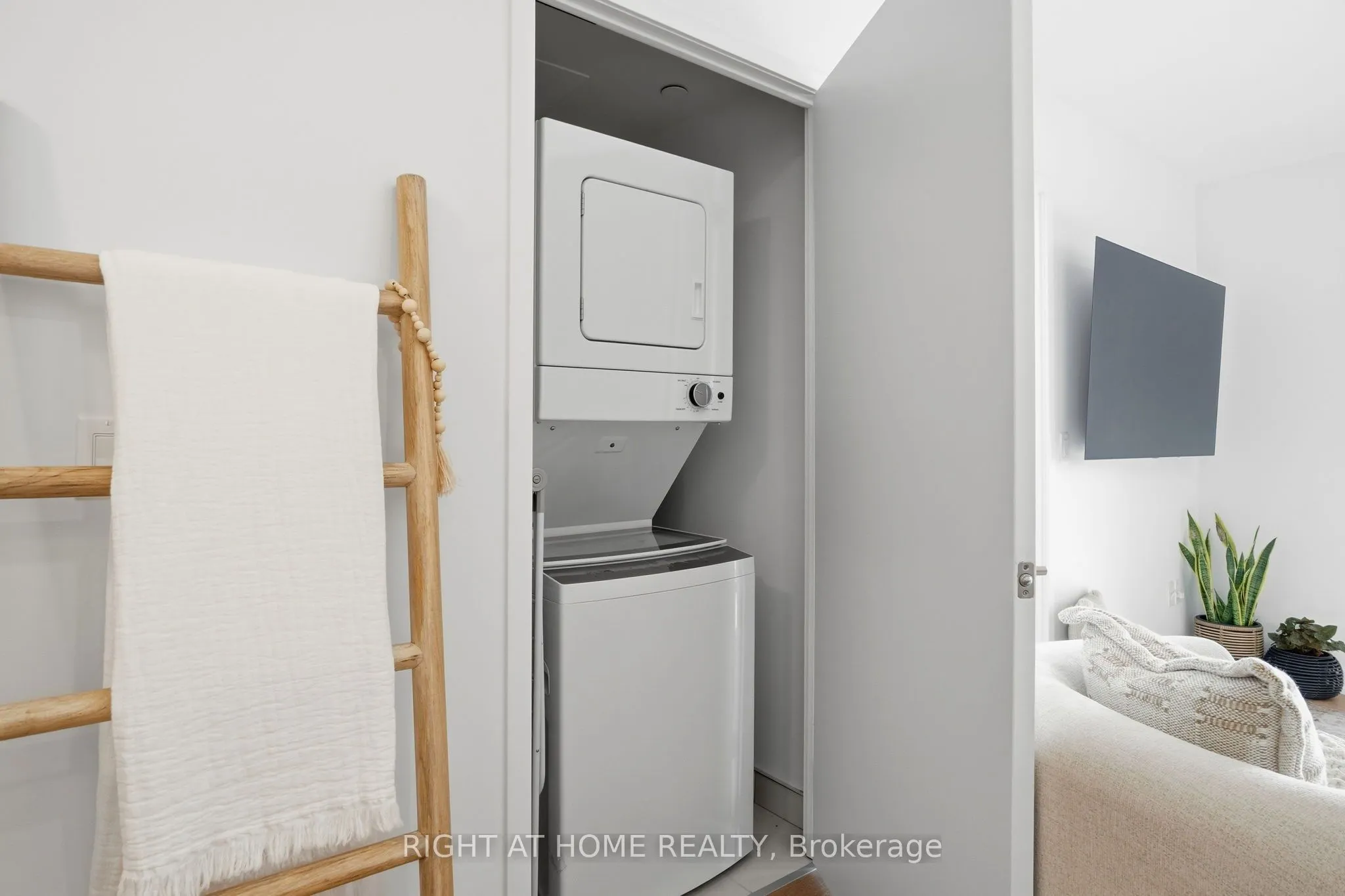 10 Abeja Street #1321