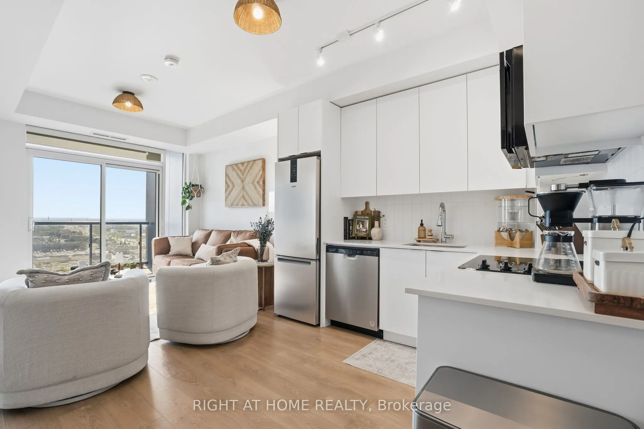 10 Abeja Street #1321